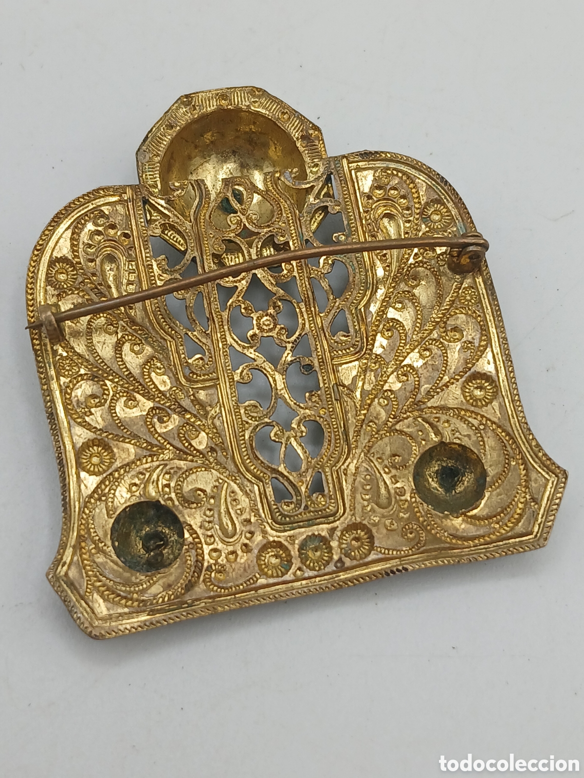 Joyeria: Antiguo broche lat&oacute;n repujado - Foto 3