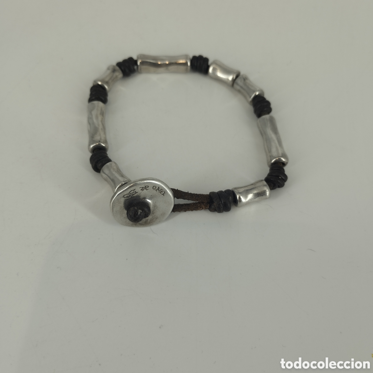 Joyeria: Pulsera plateada y cuero de la marca Uno de 50. - Foto 2