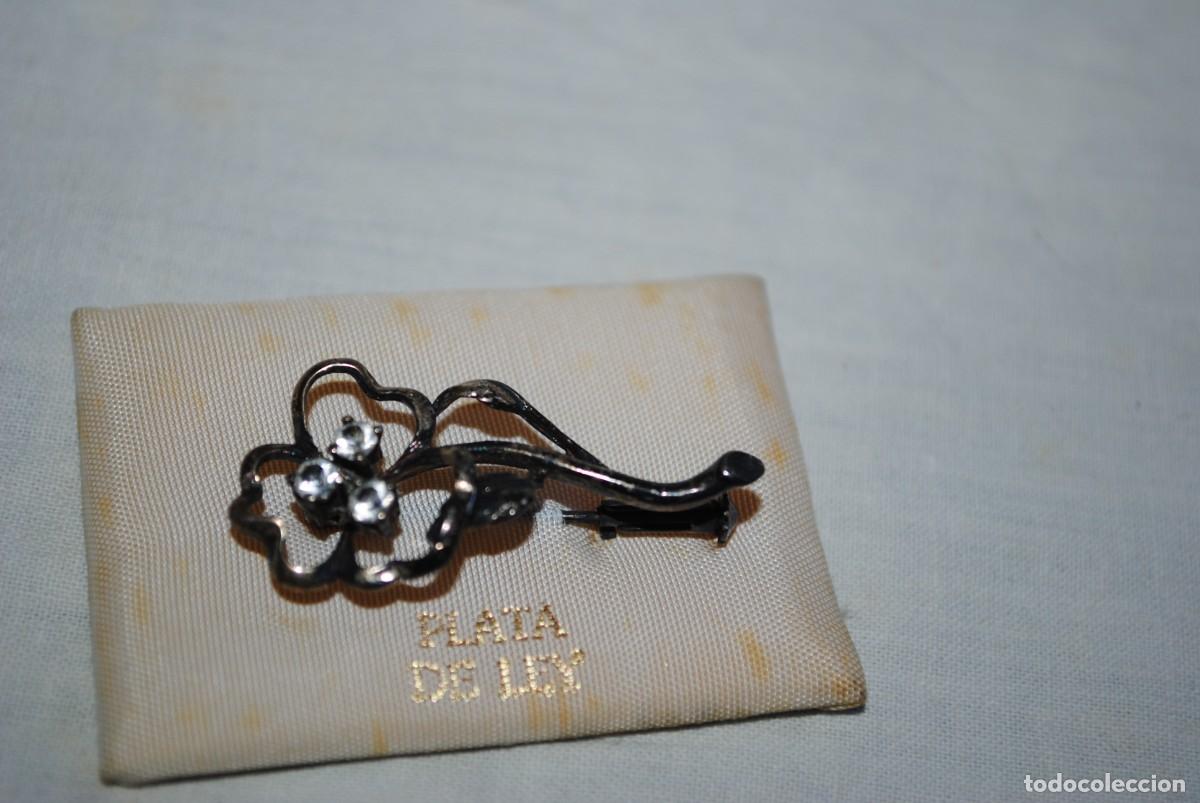 Joyeria: BROCHE EN FORMA DE RAMA CON FLOR. - Foto 2