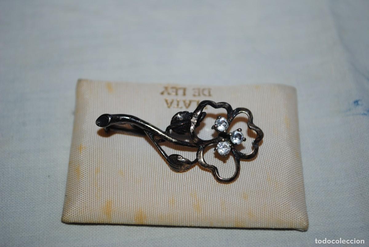 Joyeria: BROCHE EN FORMA DE RAMA CON FLOR. - Foto 3