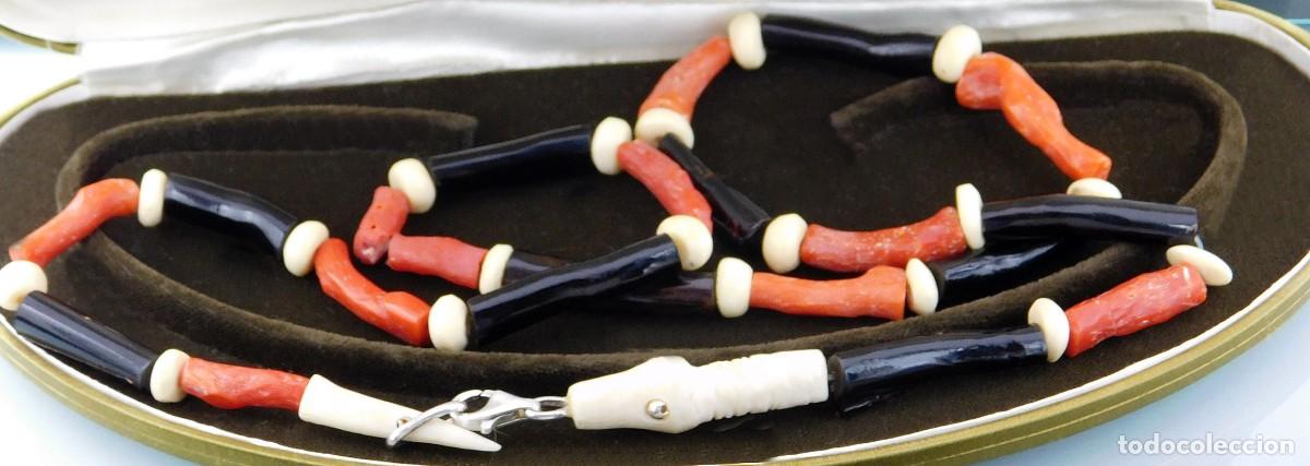 Jewelry: 42 GRAMOS: ANTIGUO COLLAR COMPLETO POR GENU&Iacute;NO CORAL ROJO Y CORAL NEGRO NATURAL Y PLATA CON 70 CM