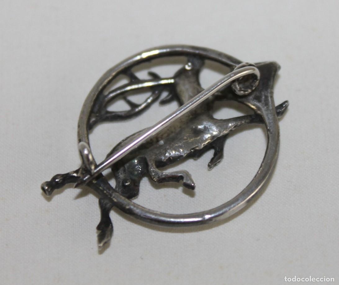 Joyeria: Antiguo broche en plata de ley con forma de ciervo - Foto 2