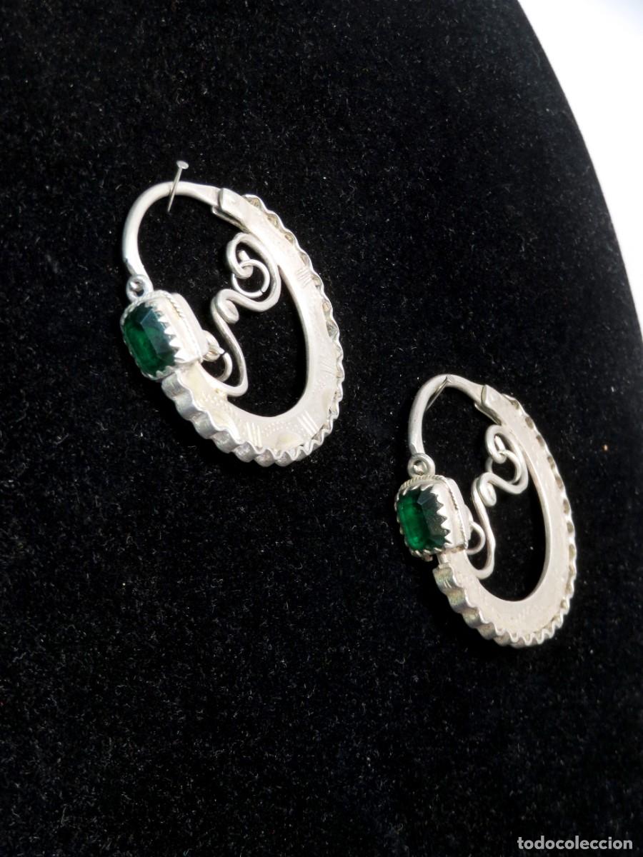 Joyeria: Pendientes arracadas leonesas de plata grabada y vidrio verde rectangular Astorga siglo XVIII - Foto 3