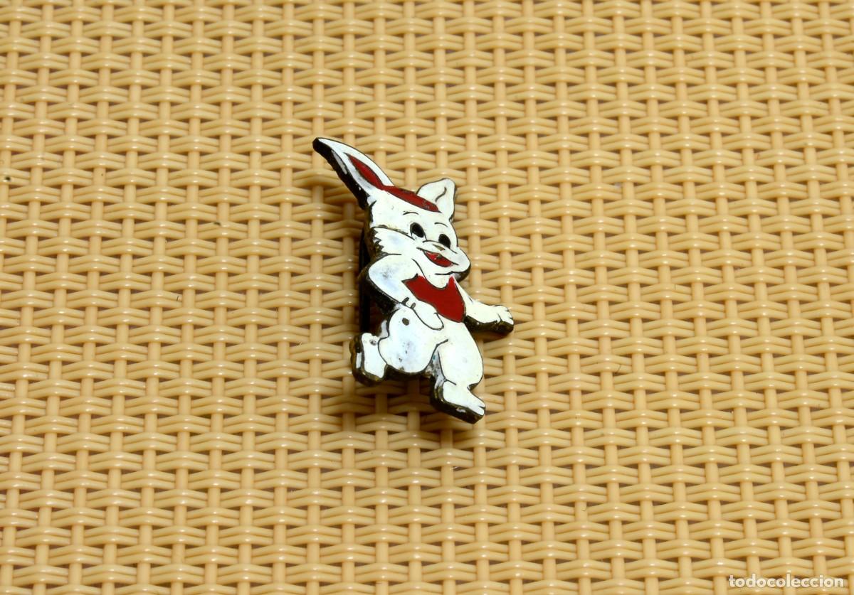 Joyeria: ALFILER VINTAGE ESMALTADO: CONEJO DE LA SUERTE - Foto 1