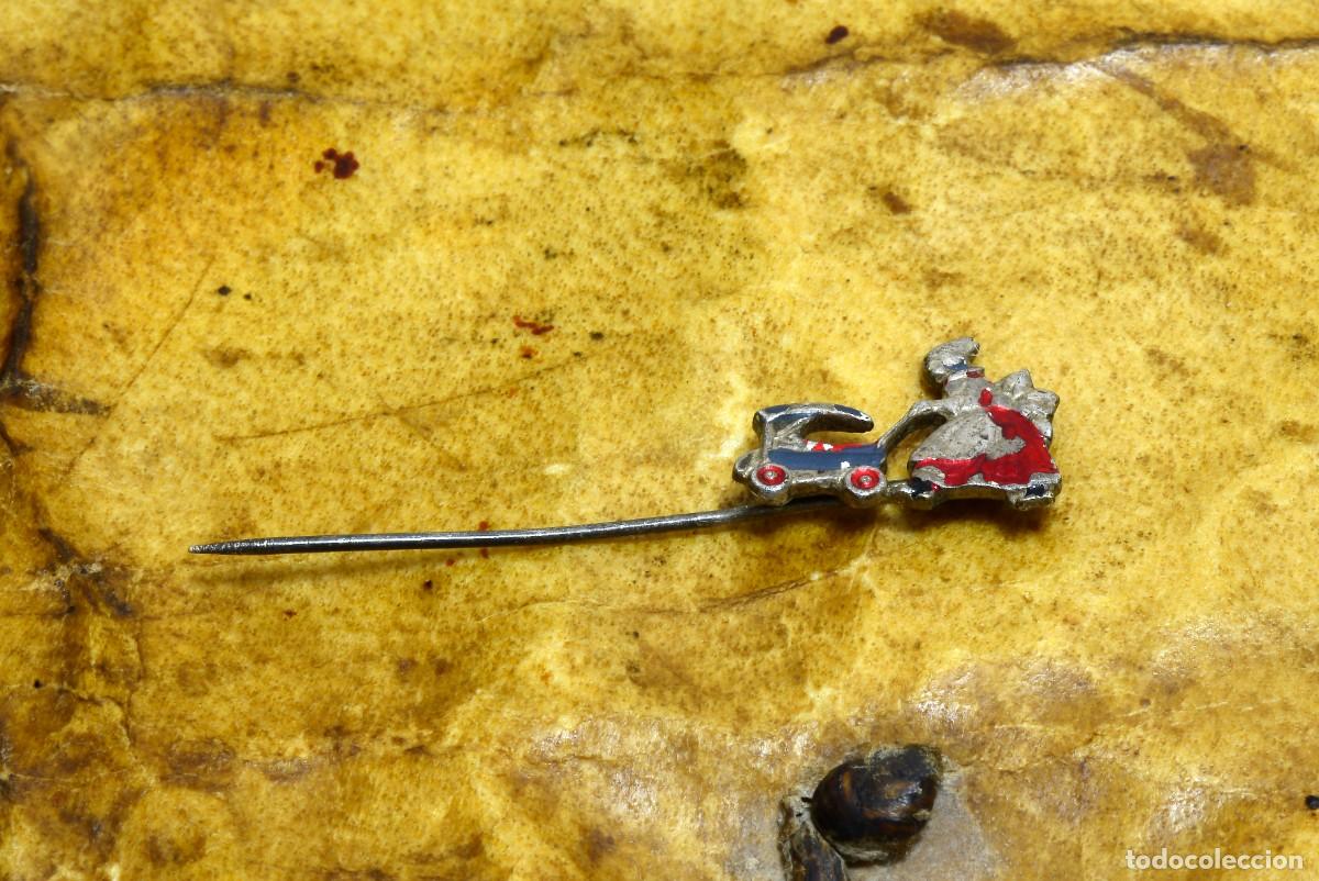 Joyeria: ANTIGUO Y CURIOSO ALFILER MUJER CON COCHE DE BEB&Eacute; - Foto 2