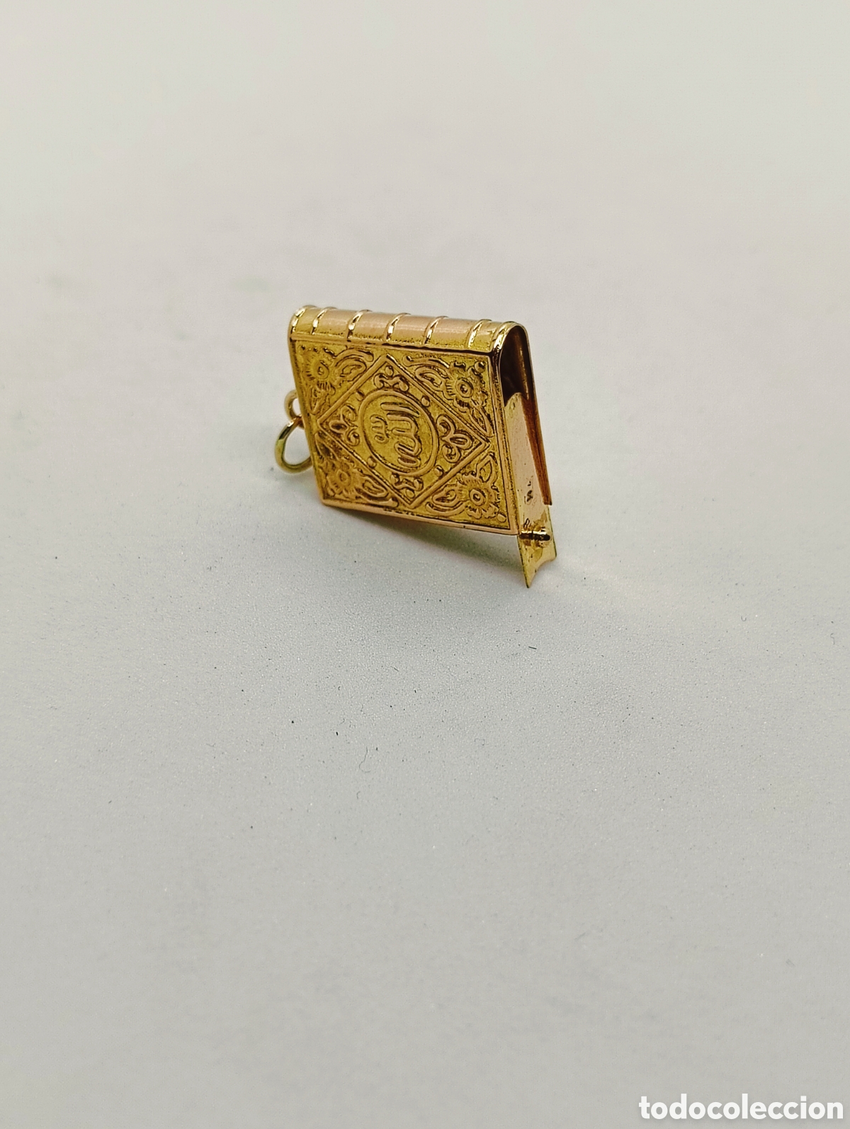 Joyeria: Colgante libro en oro 18kts. 3,65grms. - Foto 2