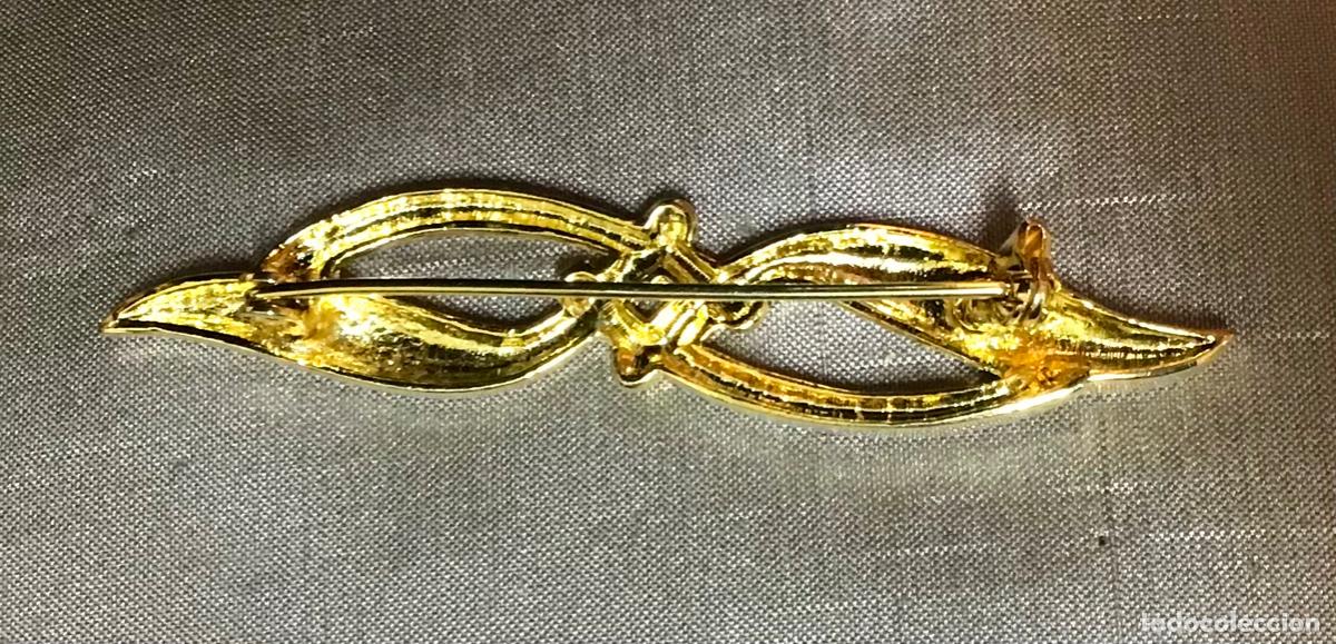 Joyeria: BROCHE DE METAL DORADO Y ESMALTE - Foto 2