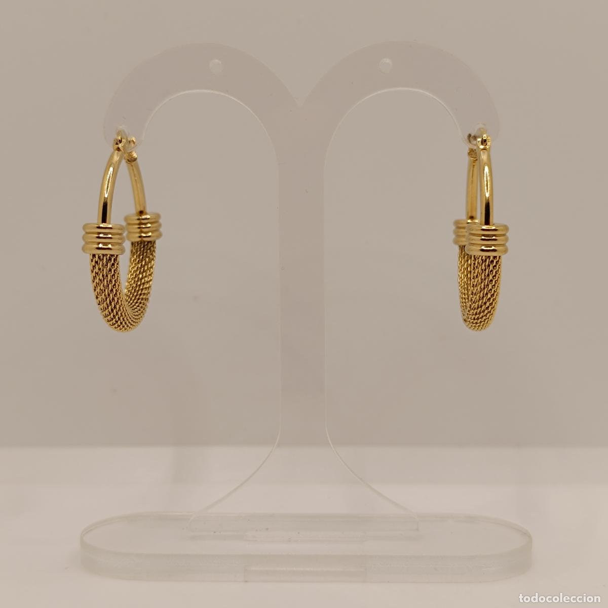 Joyeria: Pendientes sofisticados de corte elegante tipo aro con acabados en oro de 18k. - Foto 5