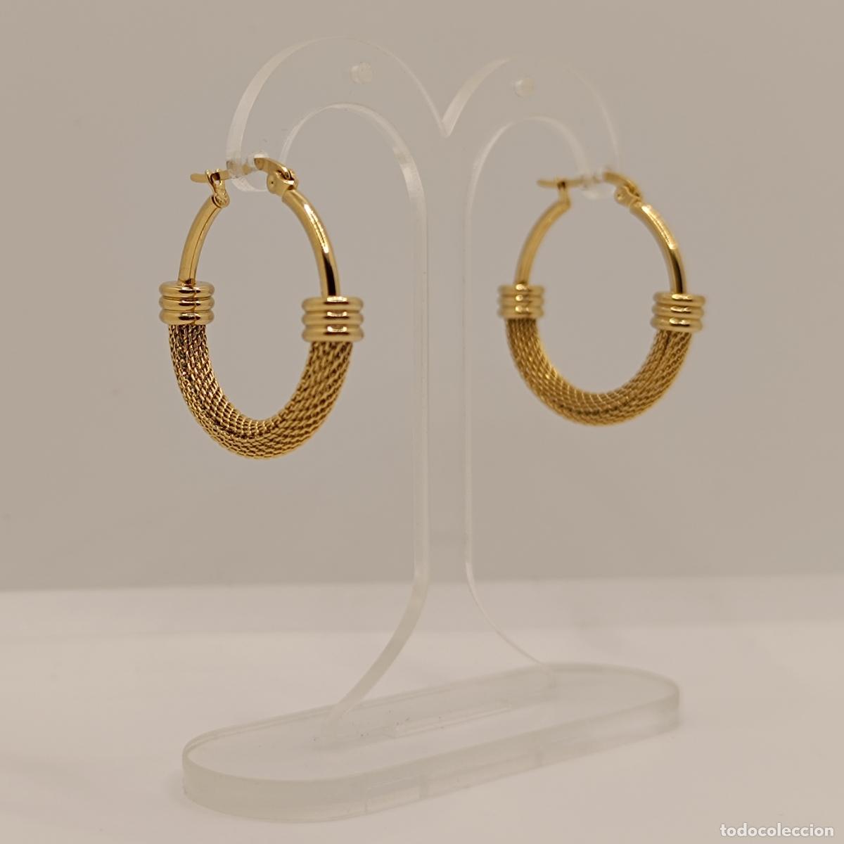 Joyeria: Pendientes sofisticados de corte elegante tipo aro con acabados en oro de 18k. - Foto 8
