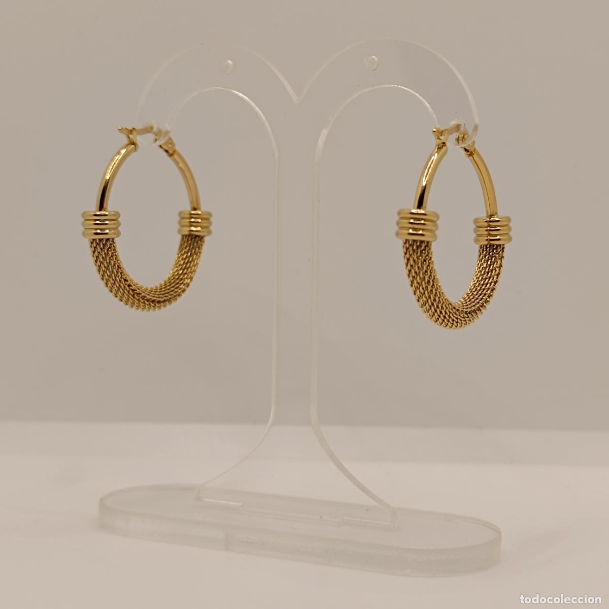 Joyeria: Pendientes sofisticados de corte elegante tipo aro con acabados en oro de 18k. - Foto 9
