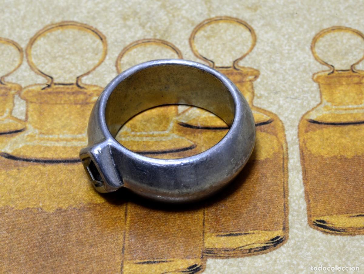 Joyeria: ANILLO DE PLATA ANTIGUA CON PIEDRA EN EL CENTRO - Foto 2