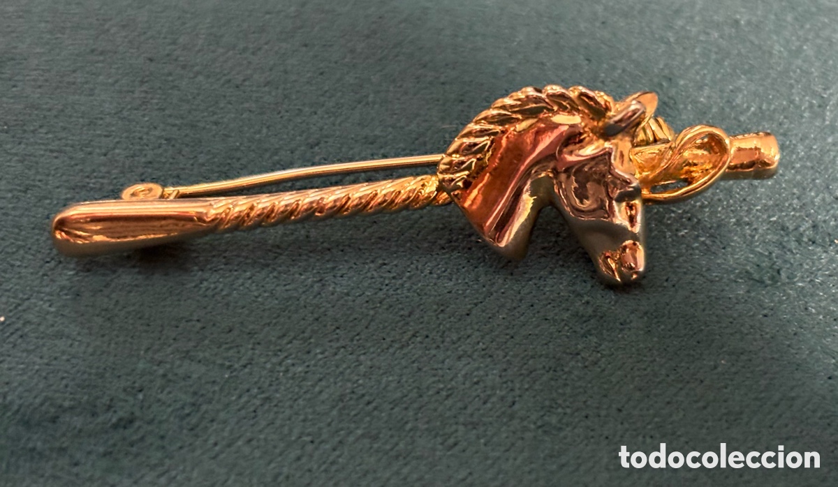 Joyeria: Broche de caballo metal dorado - Foto 1