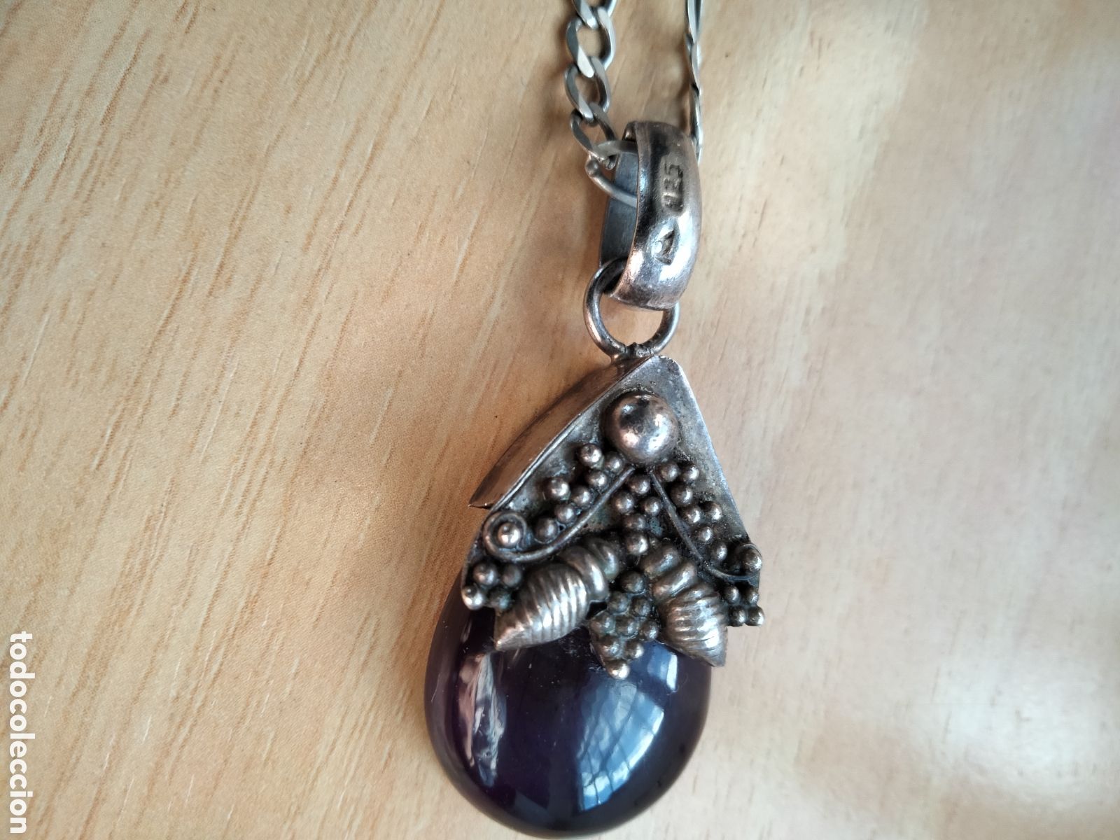 Joyeria: Magn&iacute;fico colgante antiguo de estilo Art Nouveau plata 925 y amatista tallada y pulida