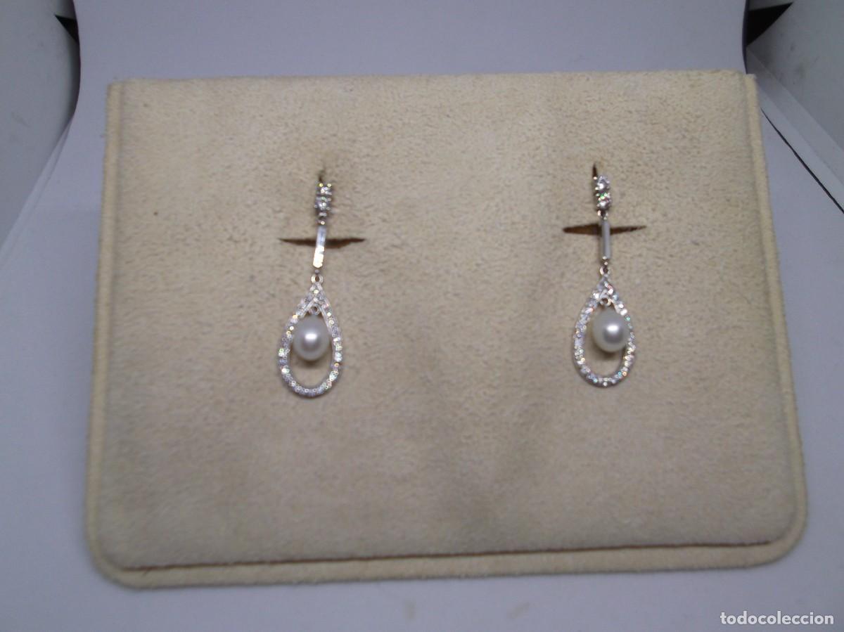 Joyeria: Pendientes largos de oro blanco de 18Kt con circonitas y perla. - Foto 4