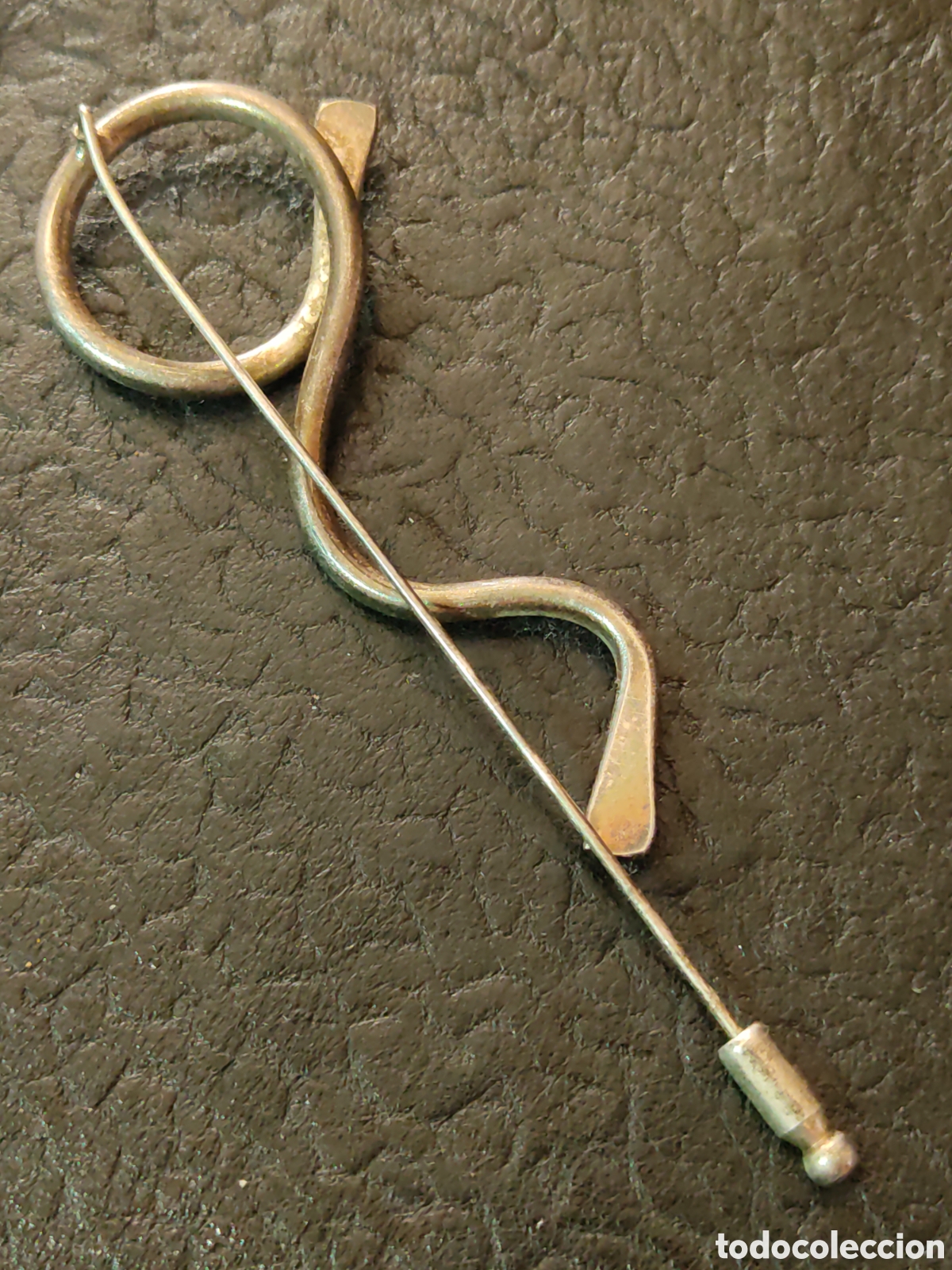 Joyeria: Aguja solapa modernista plateada. - Foto 3