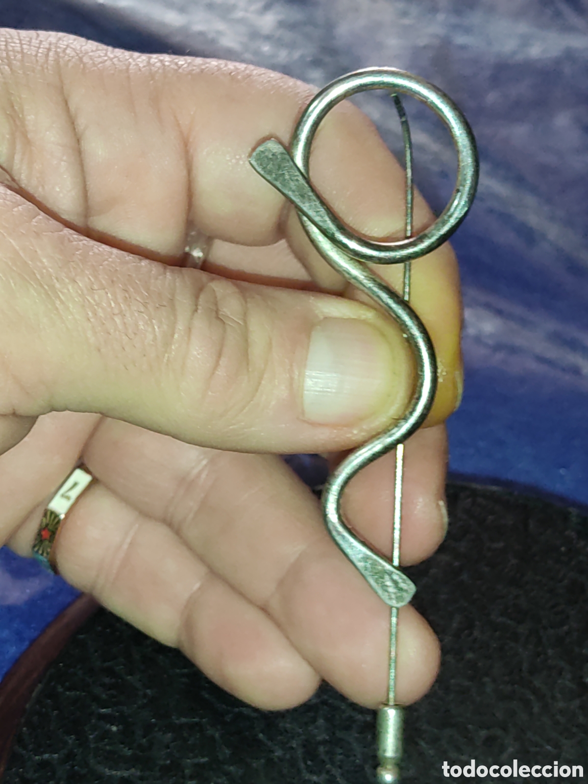 Joyeria: Aguja solapa modernista plateada. - Foto 4