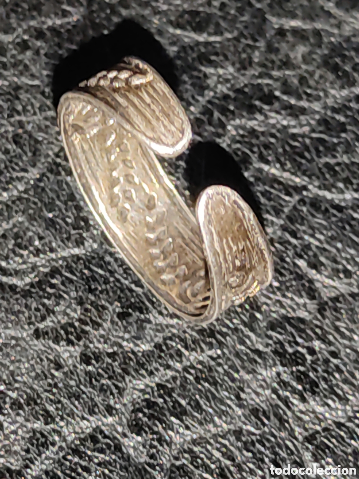 Joyeria: Anillo modernista repujado de plata. - Foto 3