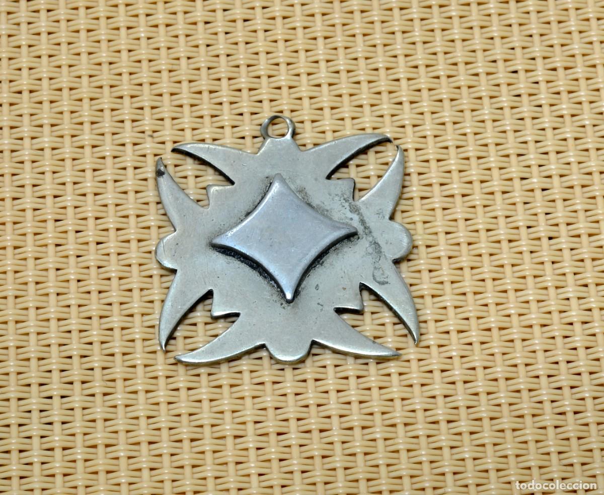 Joyeria: ANTIGUO COLGANTE DE PLATA CON ESPACIO PARA GRABAR, EMBLEMA A DETERMINAR - Foto 1