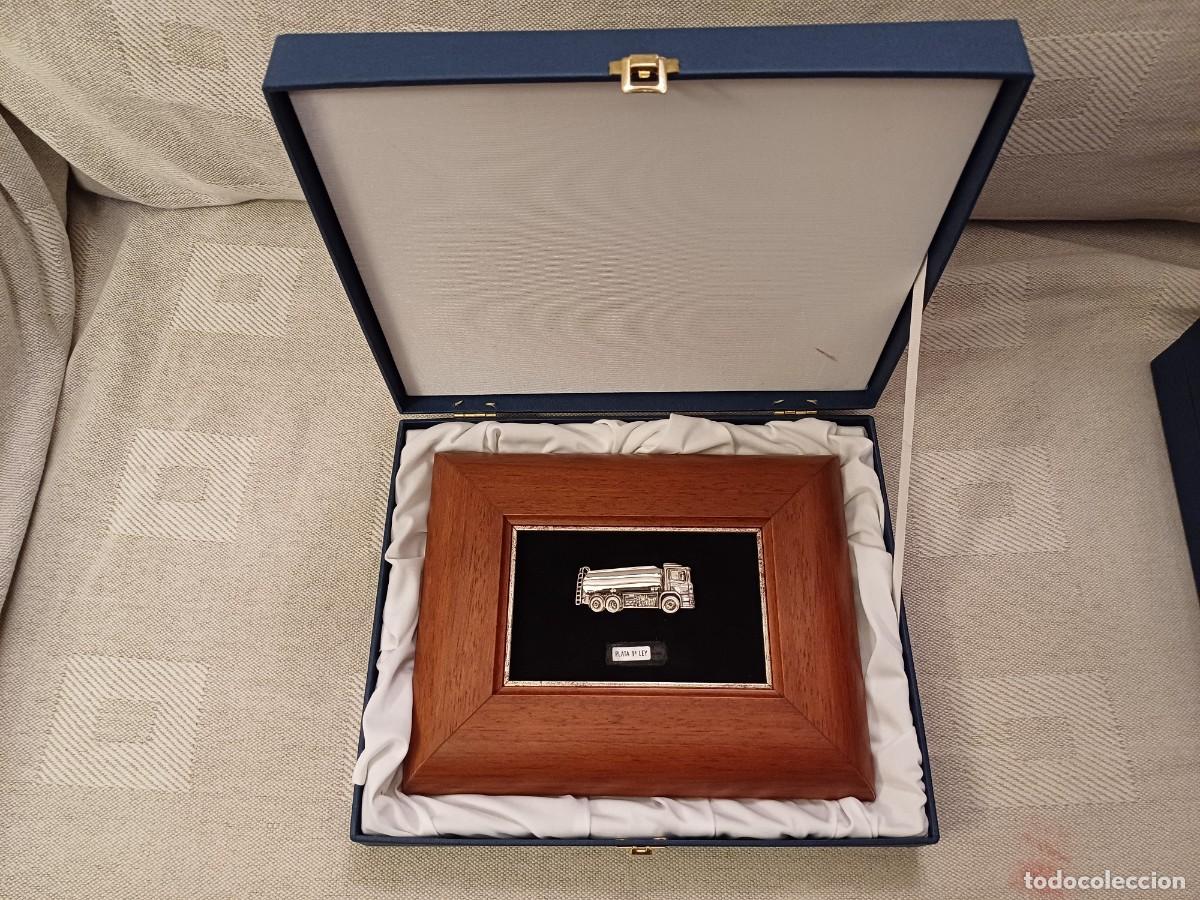 Joyeria: CUADRO CON FIGURA DE PLATA 1&ordf; LEY Y MARCO DE MADERA - Foto 1