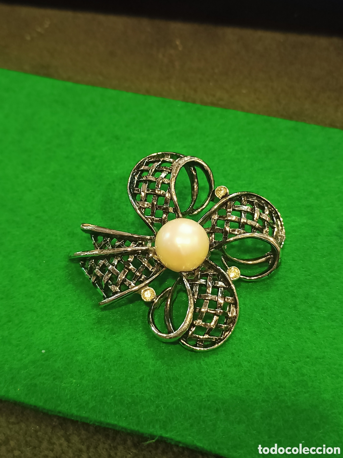 Joyeria: Broche en fantasia plateado con perla central. REF-9394.ca4 - Foto 1