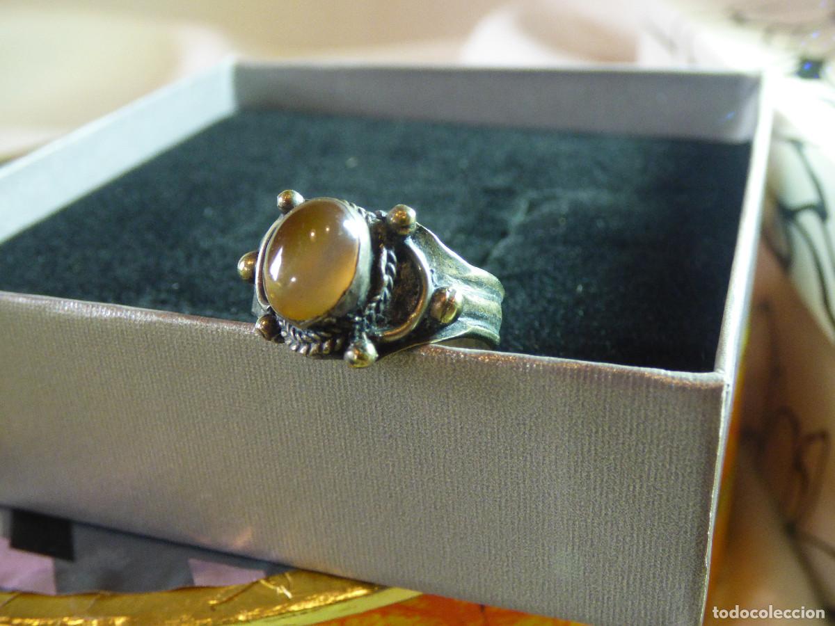 Joyeria: Anillo de la India,laton y opalo. - Foto 1