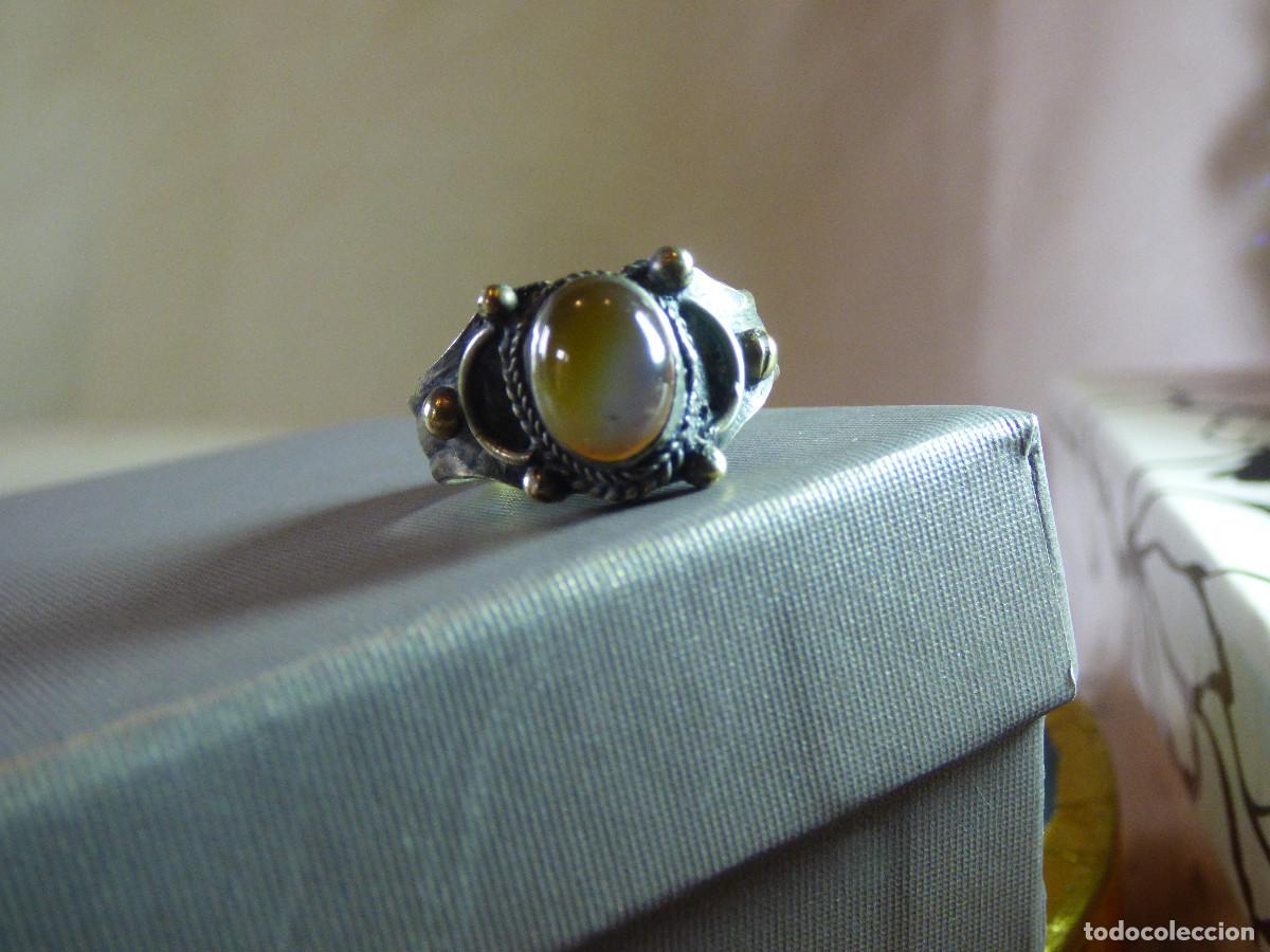 Joyeria: Anillo de la India,laton y opalo. - Foto 2