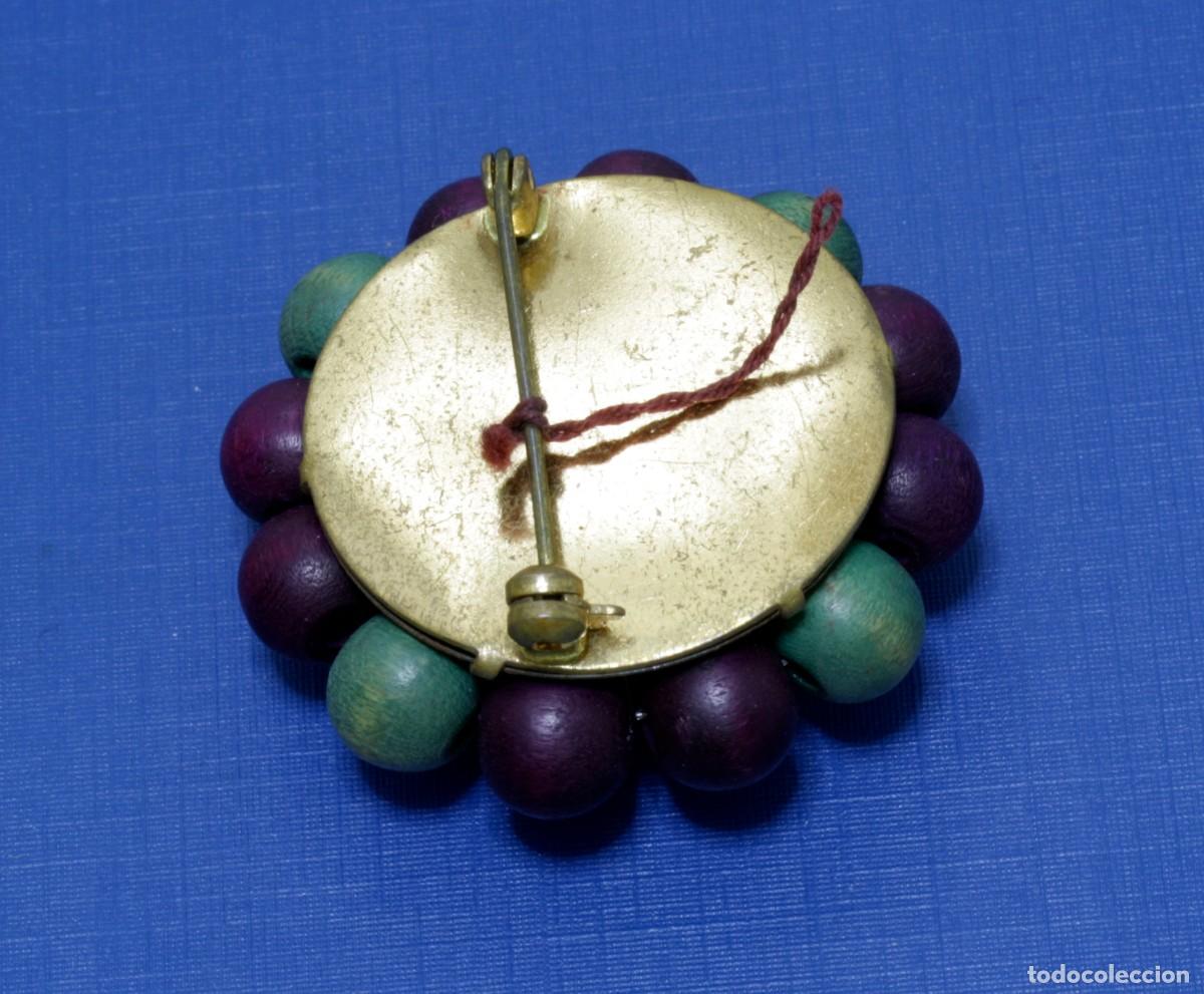 Joyeria: ORIGINAL BROCHE ANTIGUO, BOLAS DE MADERA POLICROMADA - Foto 2