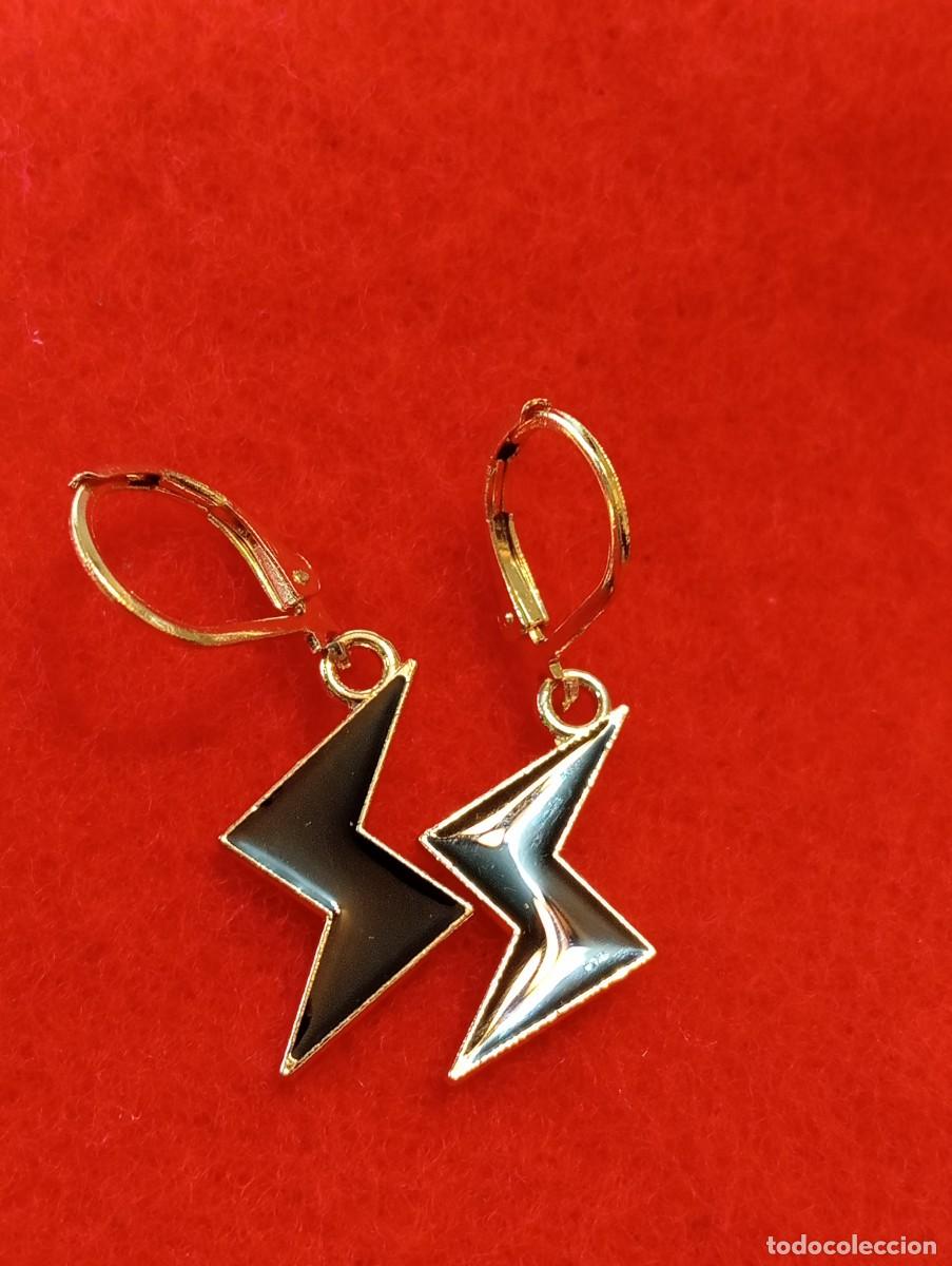 Joyeria: PENDIENTES DE ORO Y ESMALTE RAYO NEGRO (SIN USAR) - Foto 2