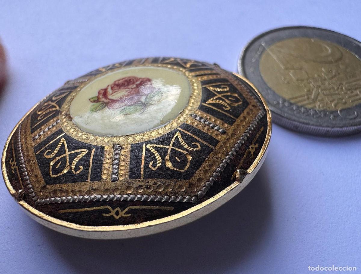 Joyeria: Antiguo broche tipo damasquinado con rosa central - Foto 4