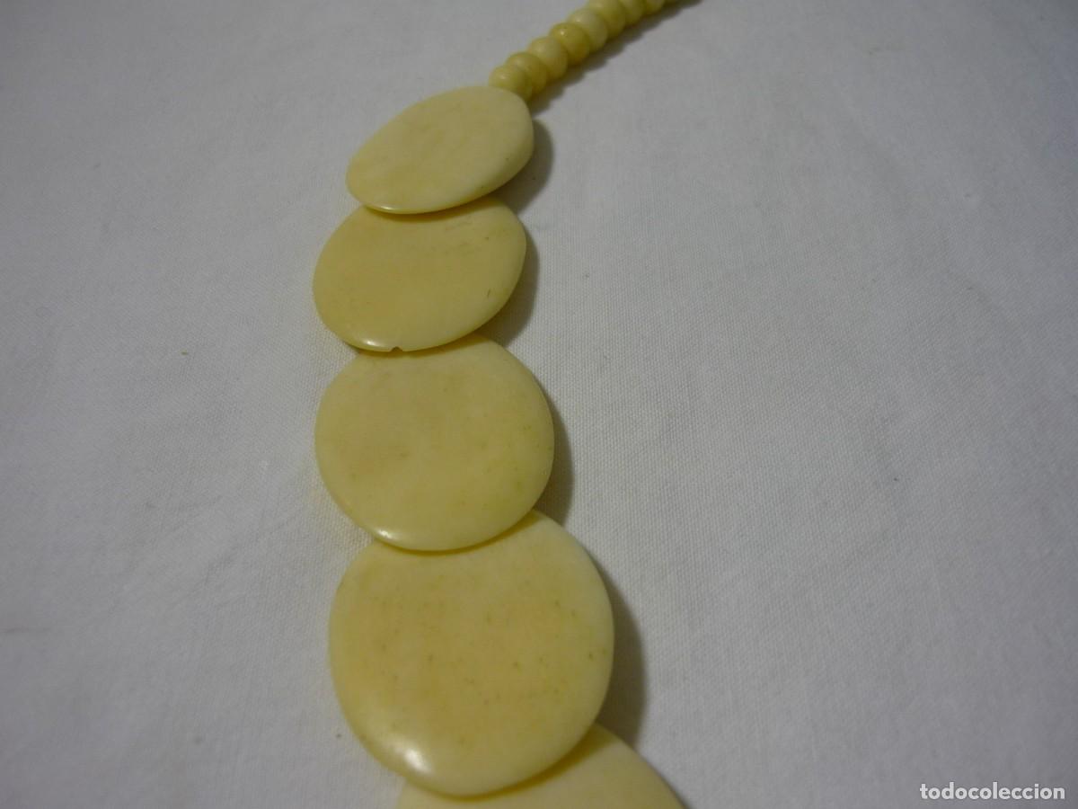Joyeria: Collar de cuentas planas talladas en hueso - Foto 3