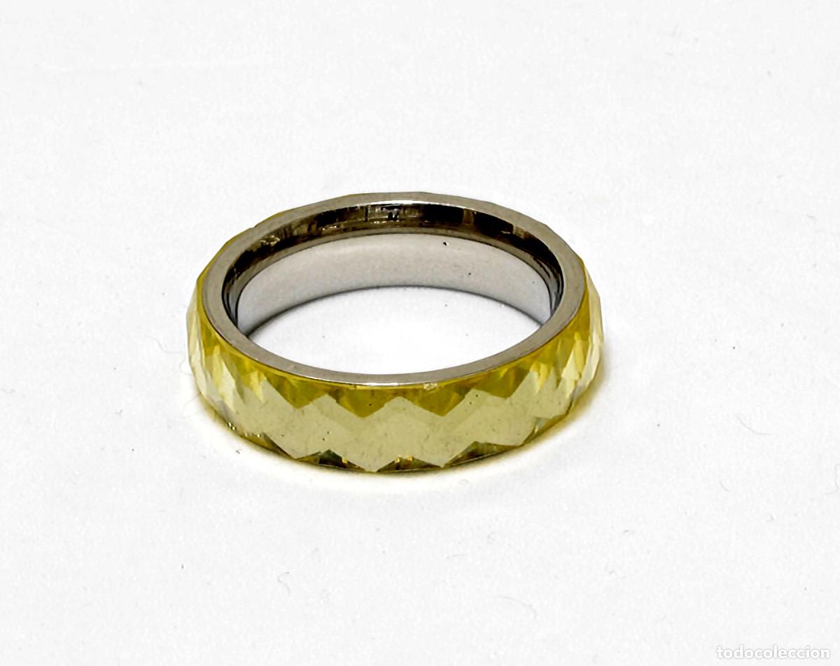 Joyeria: ANILLO CON CUBIERTA EXTERIOR FORMANDO ROMBOS, EFECTO ORO - Foto 1