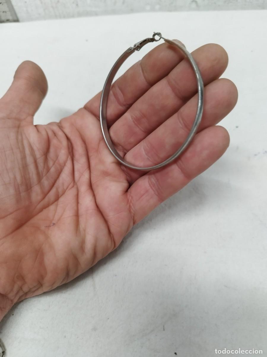 Joyeria: Antiguo pendiente, gran aro plateado. - Foto 1