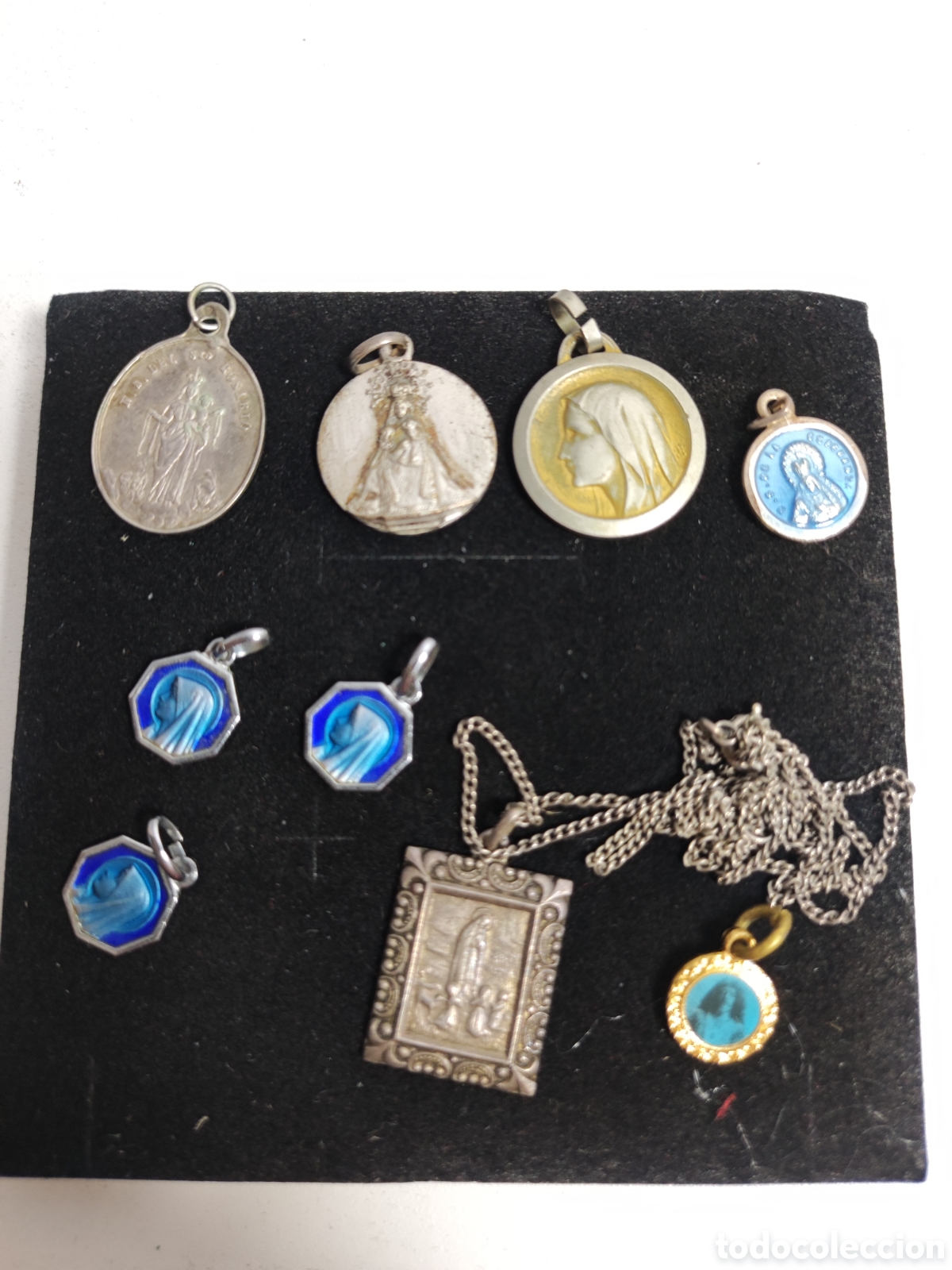 Joyeria: Lote de medallas peque&ntilde;as - Foto 1