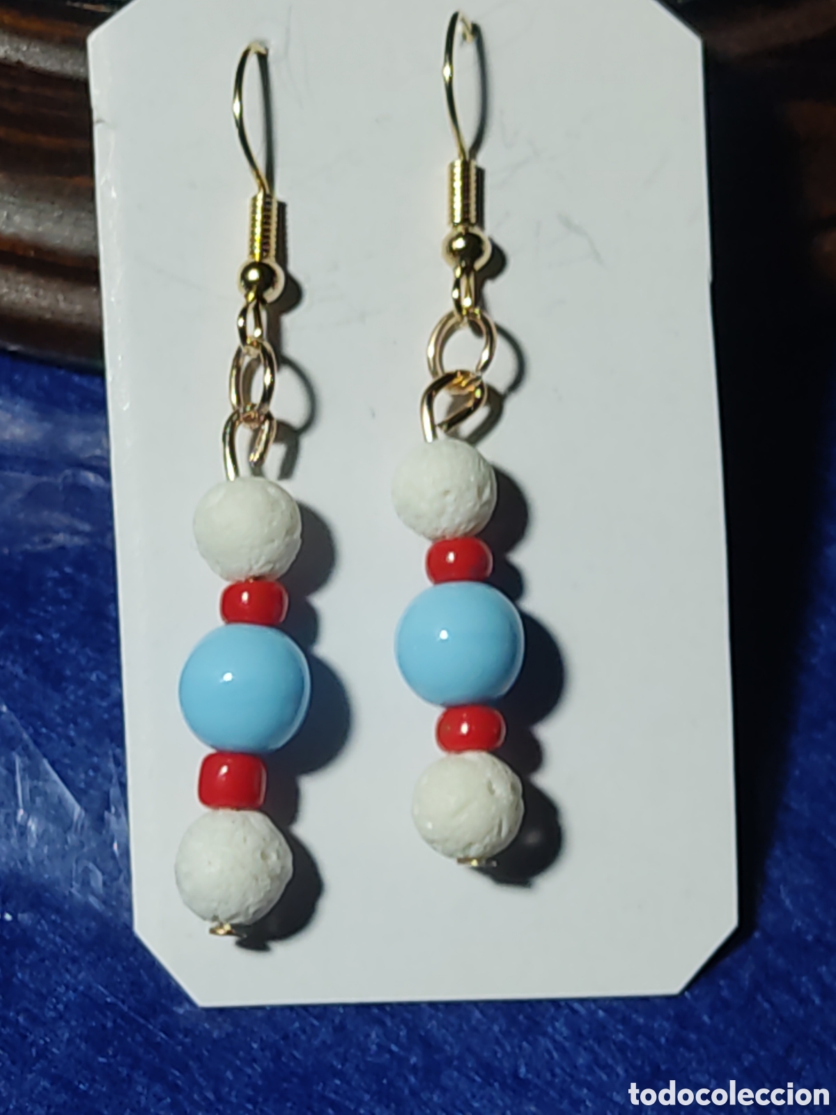 Joyeria: Pendientes de opalina azul y roja y coral blanco. - Foto 1