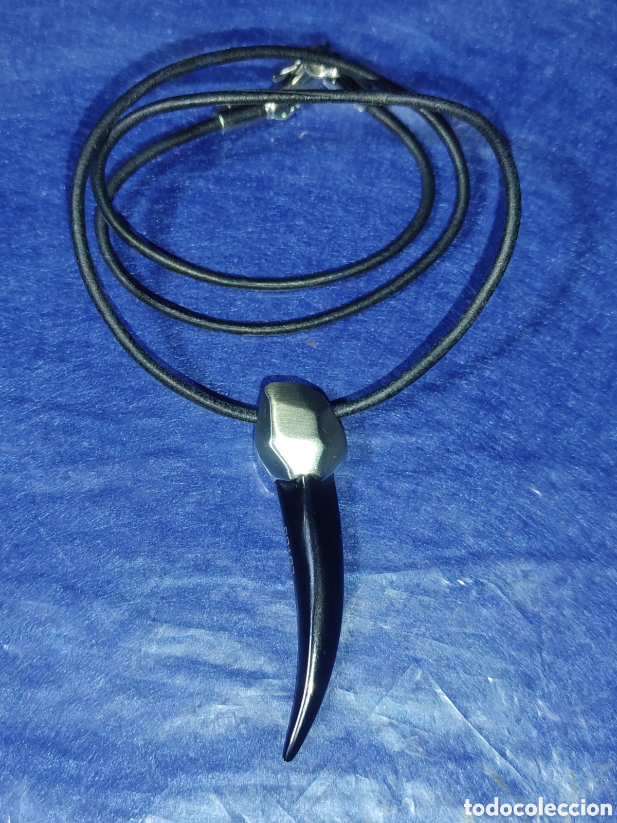 Joyeria: Colgante Colmillo Lotus con cord&oacute;n de caucho. - Foto 3