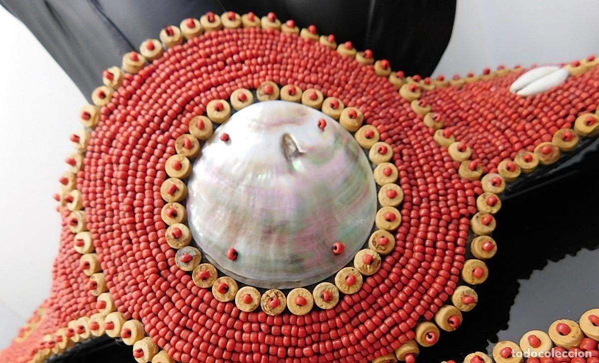 Joyeria: COMPLEMENTO VINTAGE &middot; EXTREMADO CINTO Y ORNAMENTO ANCHO CON GRANDES CONCHAS Y CORAL