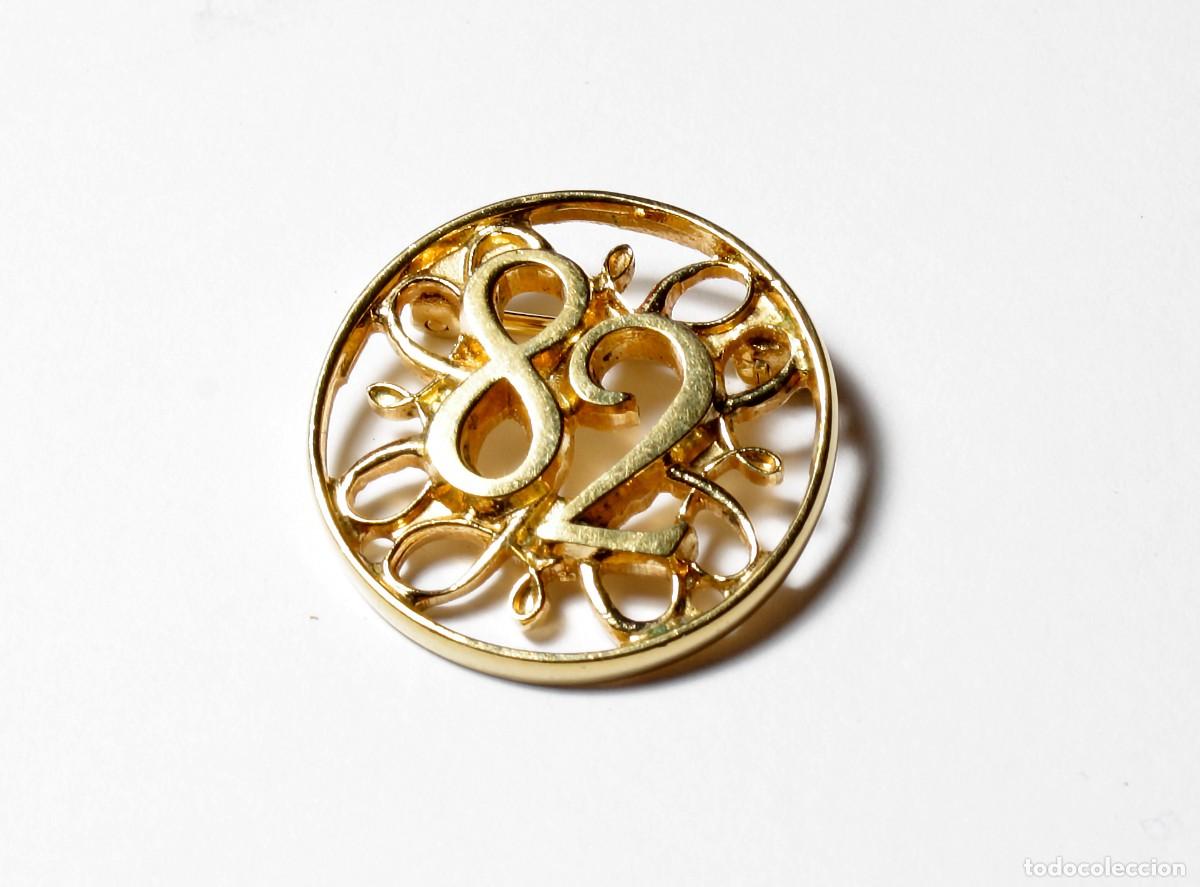 Joyeria: BROCHE DORADO CIRCULAR CON EL N&Uacute;MERO 82 - Foto 1