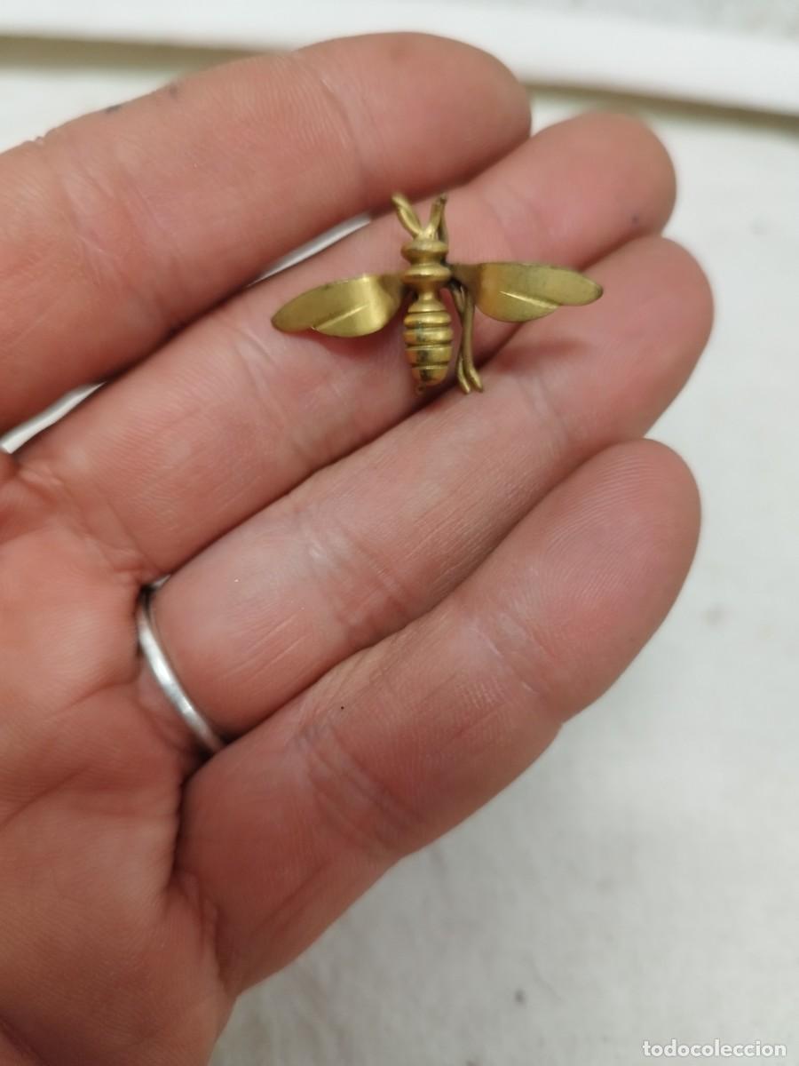 Joyeria: Antiguo abeja de broche, en bronce o laton. - Foto 1