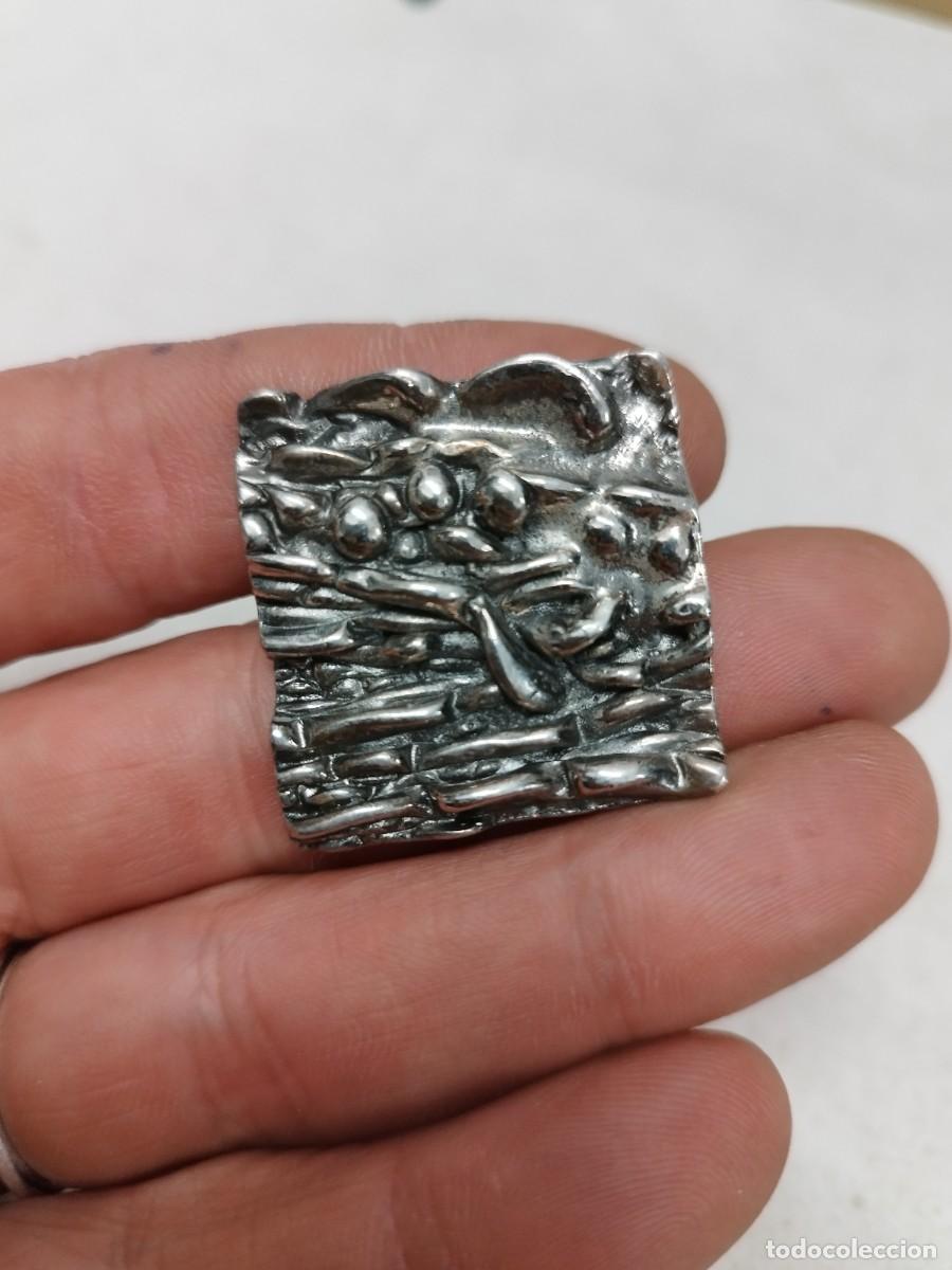 Joyeria: Antiguo gran anillo a identificar, posiblemente plata. - Foto 4