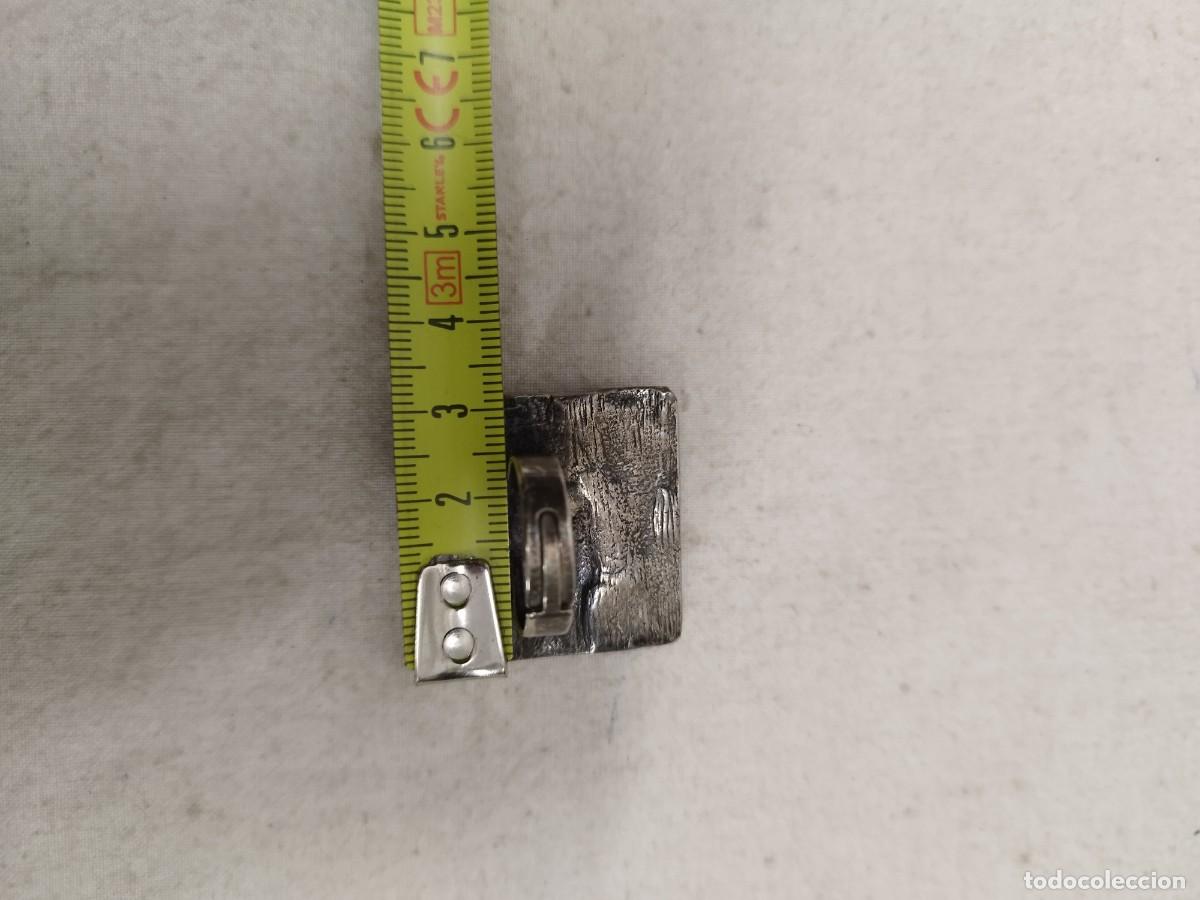 Joyeria: Antiguo gran anillo a identificar, posiblemente plata. - Foto 5