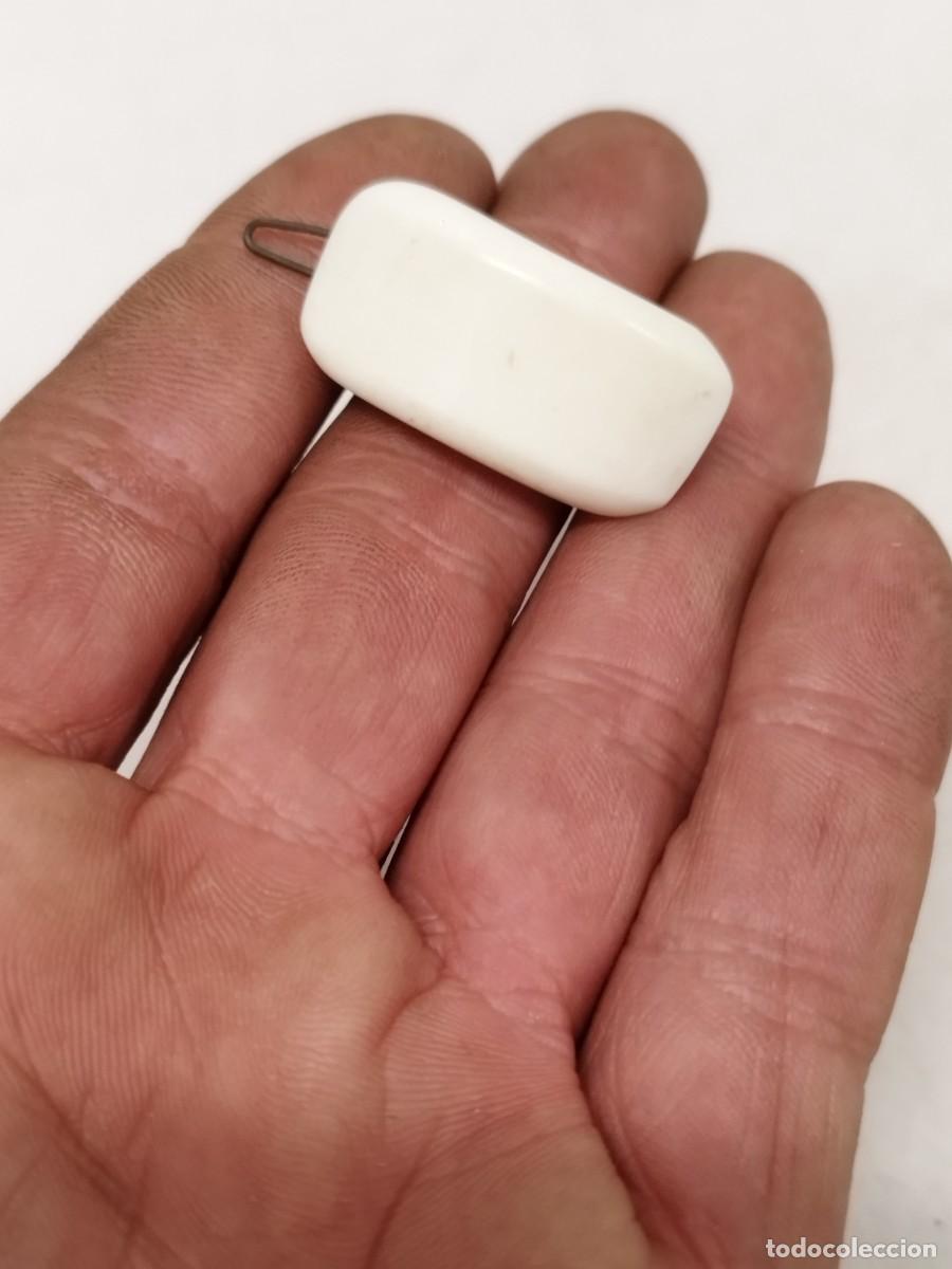 Joyeria: Antiguo broche de color blanco. - Foto 1