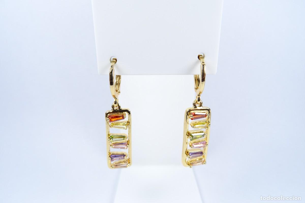 Joyeria: PENDIENTES LARGOS EN ORO DE 14K CON PIEDRAS MULTICOLOR - Foto 1