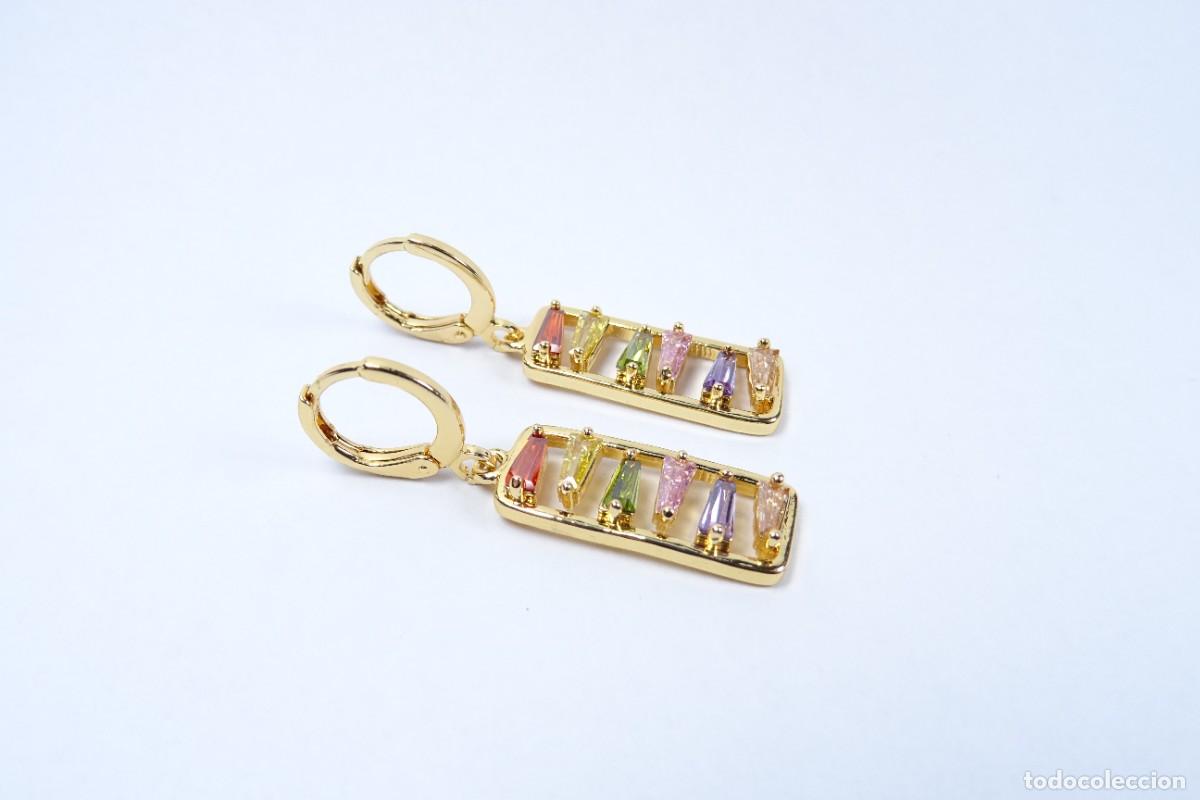 Joyeria: PENDIENTES LARGOS EN ORO DE 14K CON PIEDRAS MULTICOLOR - Foto 2