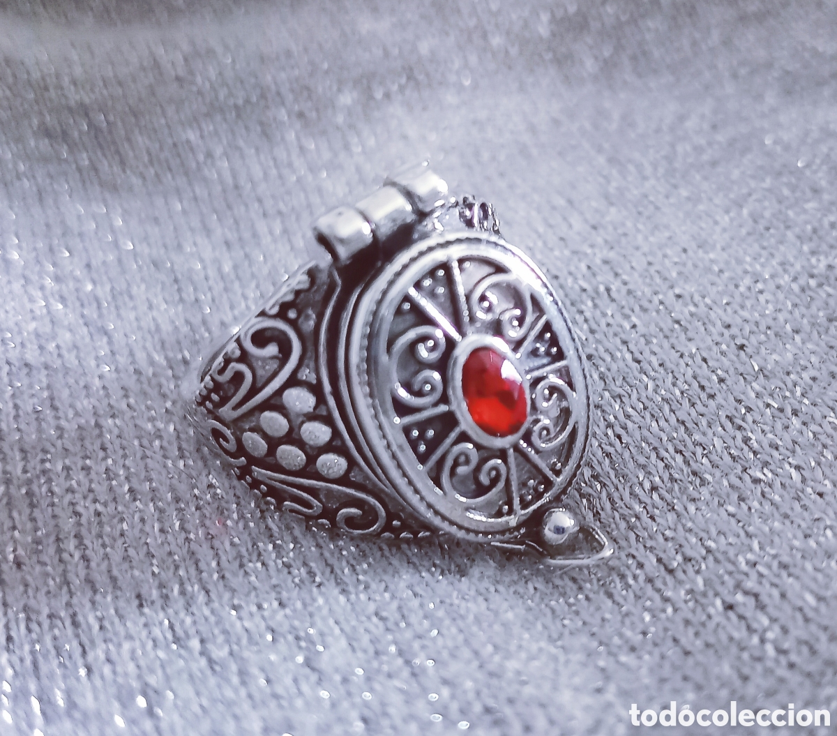 Gioielleria: Original anillo Oval &rdquo;con tapa y compartimento, caja interior&rdquo; color plata vieja.... Ajustable