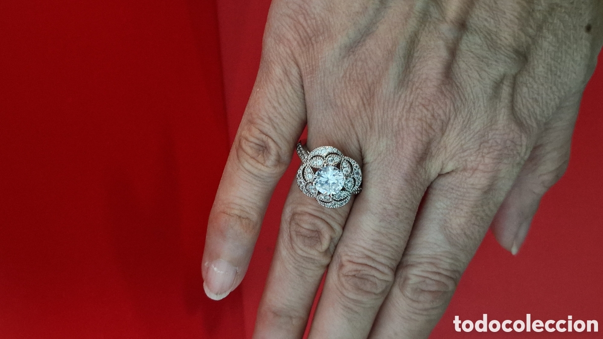 Joyeria: Anillo con forma de flor plateado con circonitas - Foto 5