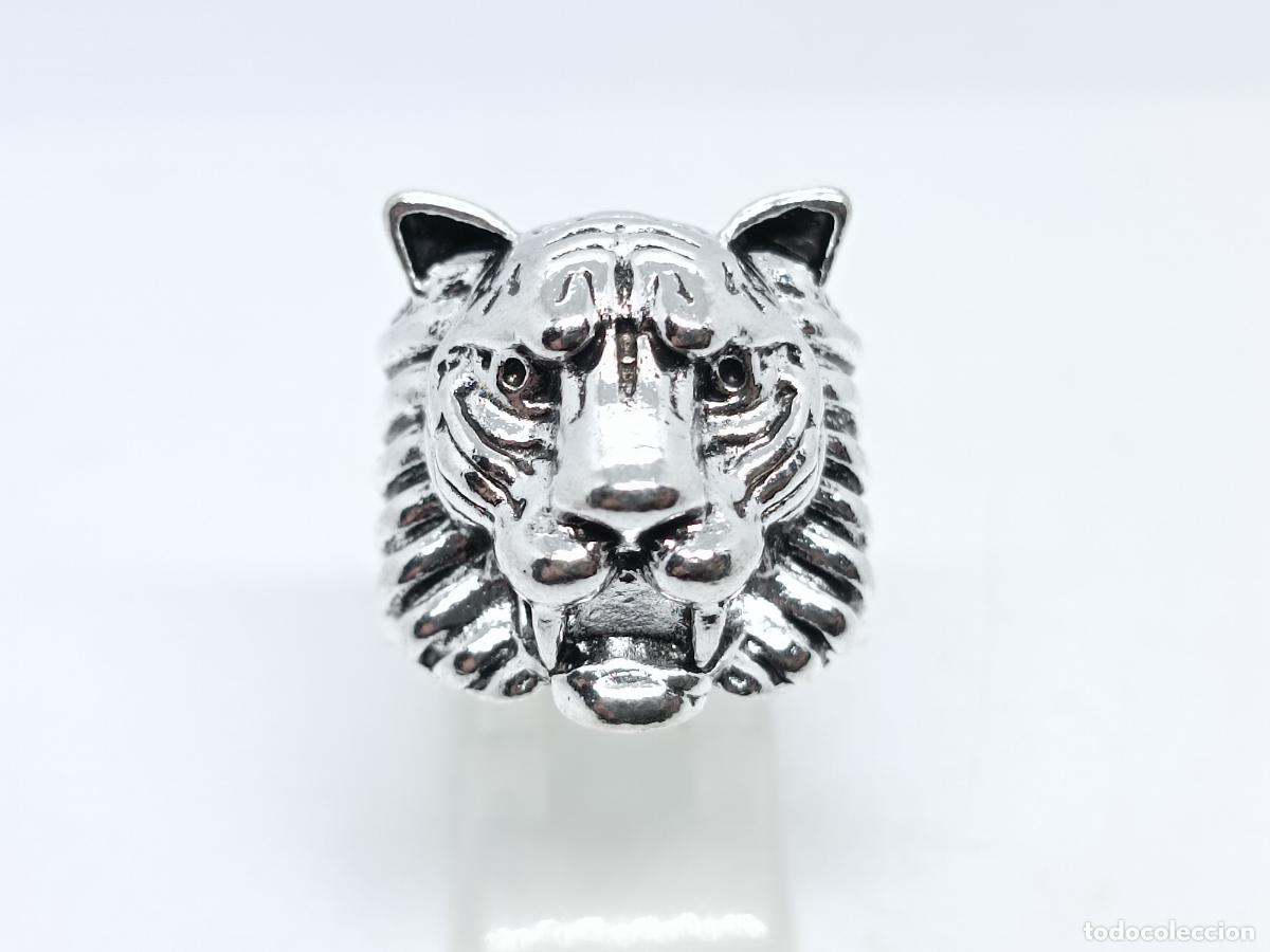 Joyeria: Excelente anillo en forma de cabeza de le&oacute;n con acabados de plata - Foto 2
