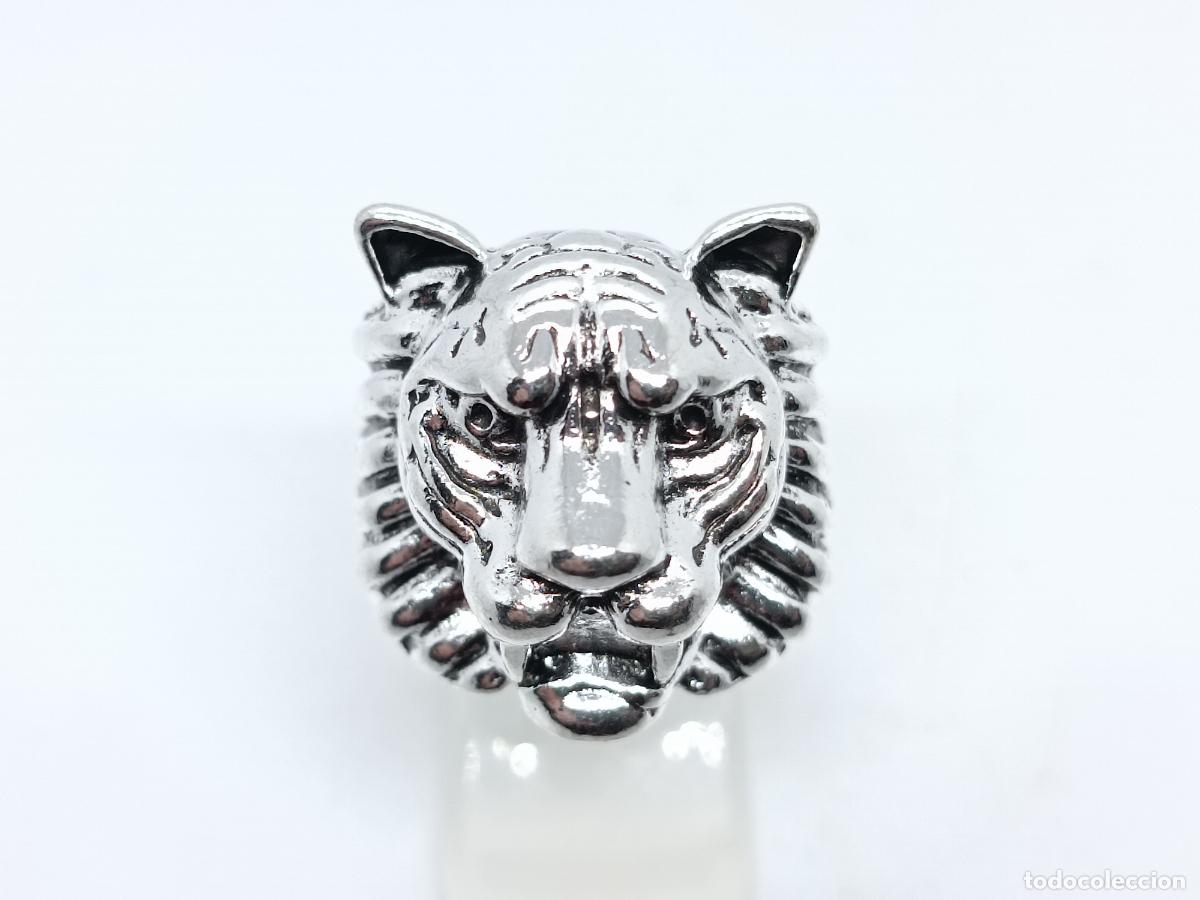 Joyeria: Excelente anillo en forma de cabeza de le&oacute;n con acabados de plata - Foto 3