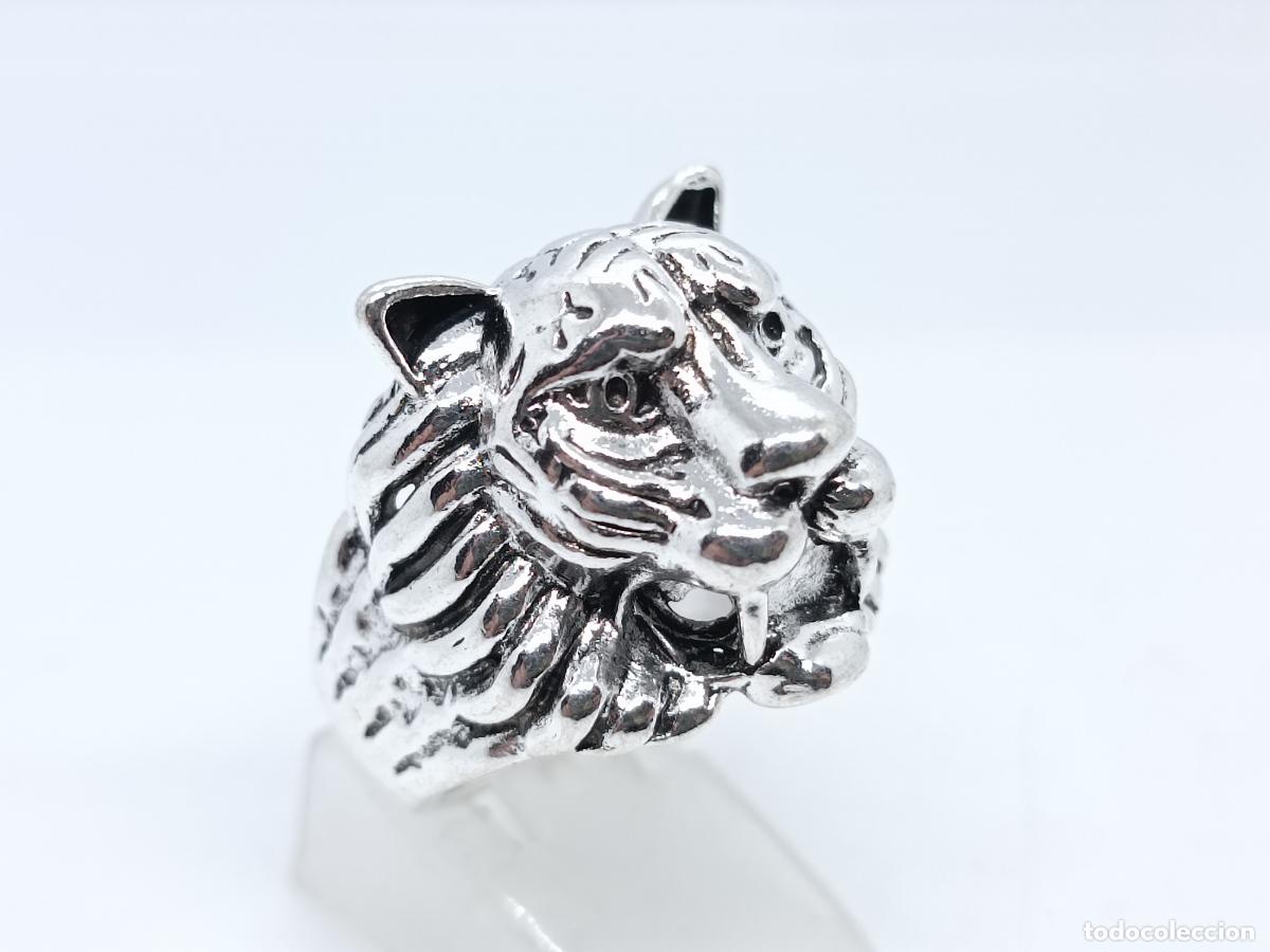 Joyeria: Excelente anillo en forma de cabeza de le&oacute;n con acabados de plata - Foto 1