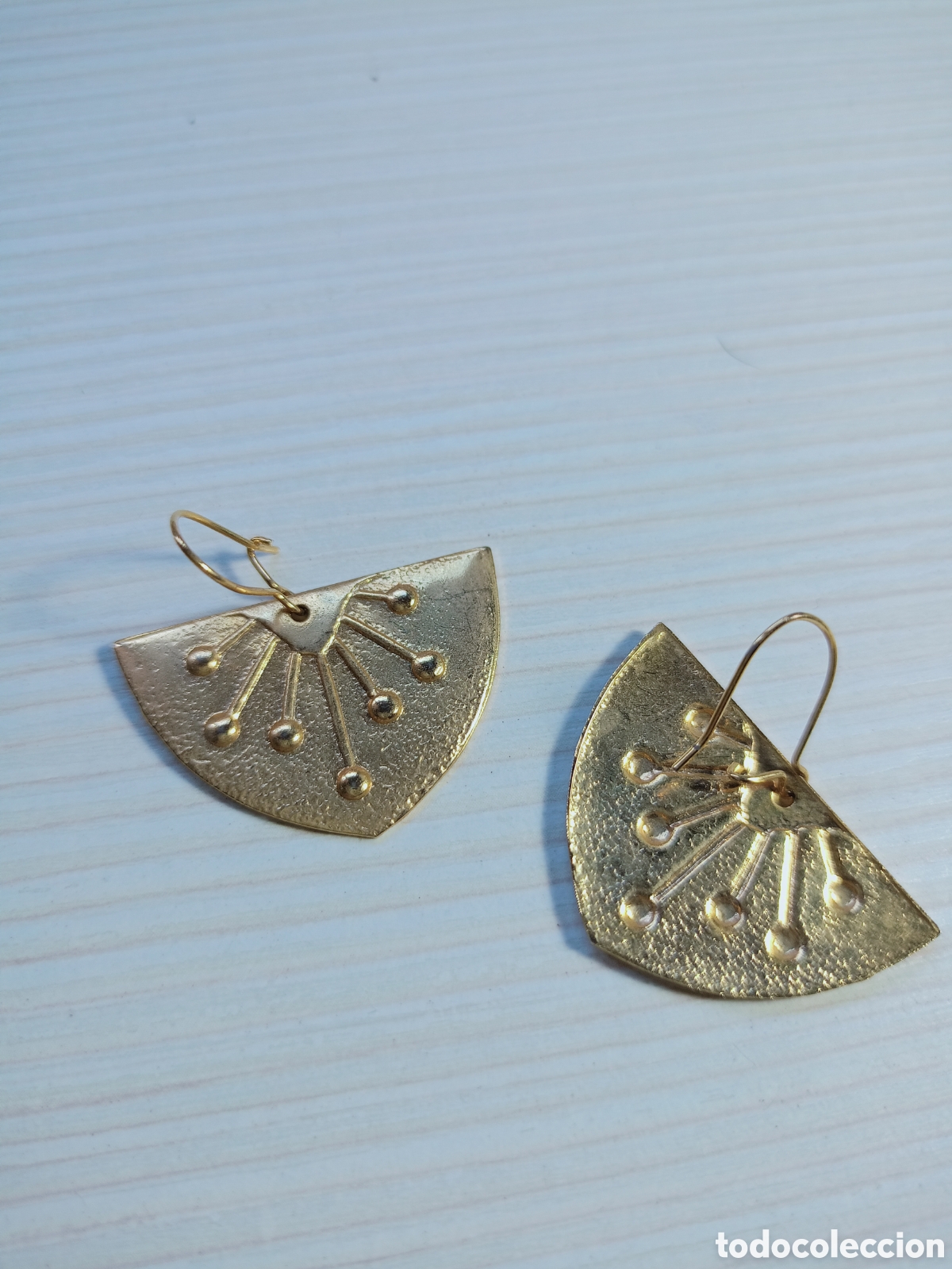 Joyeria: Pendientes media luna lat&oacute;n dorado - Foto 2