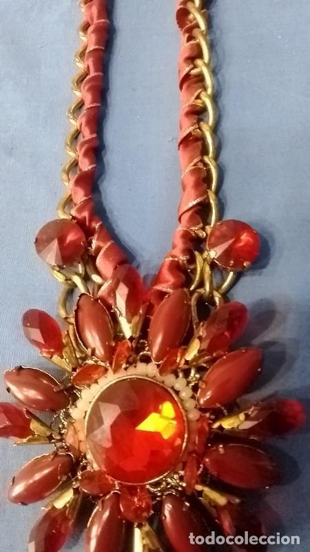 Joyeria: collar rojo metal abalorios y tela - Foto 3
